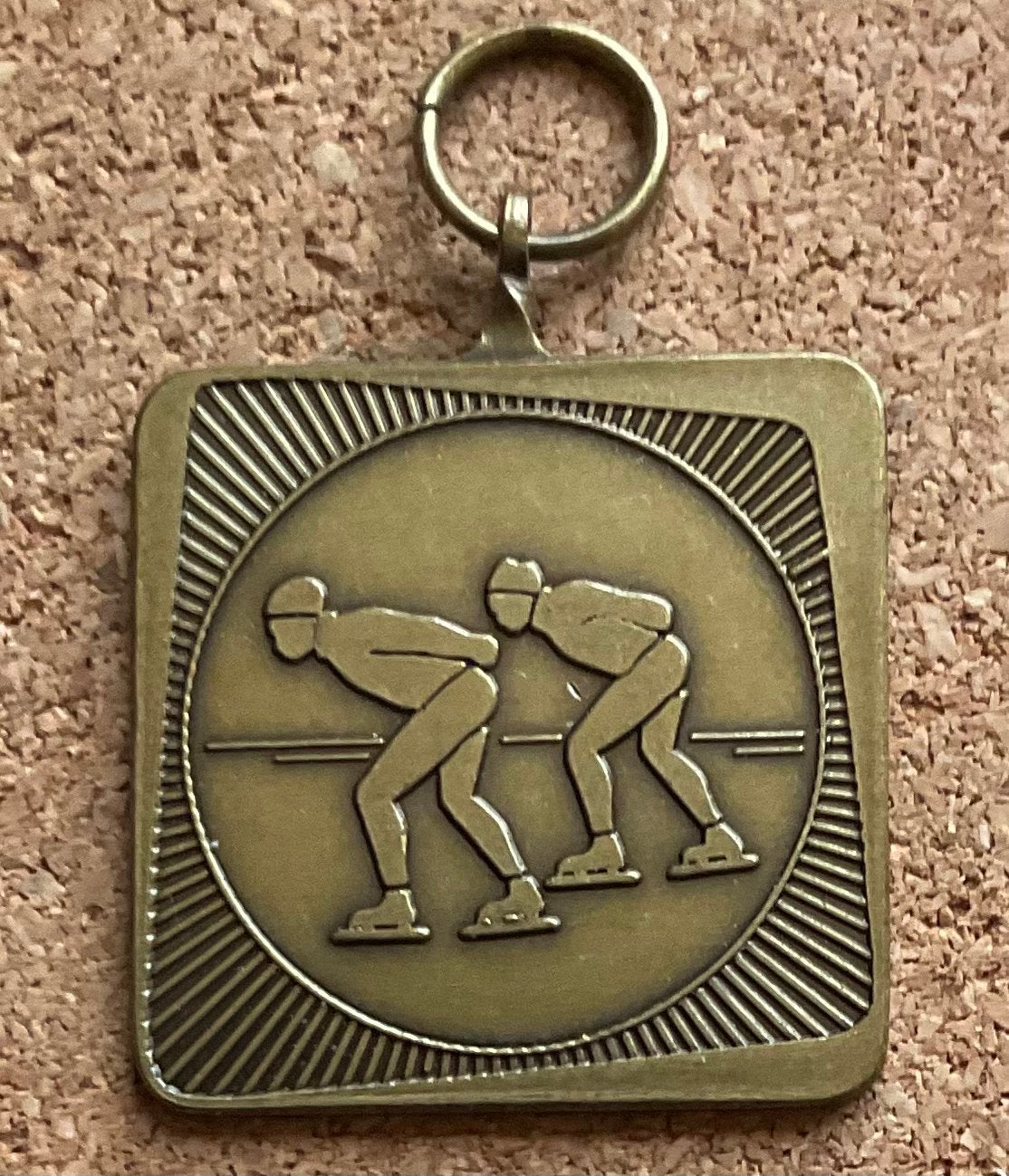 Medaille schaatsen - Twee schaatsers ., Postzegels en Munten, Penningen en Medailles, Ophalen of Verzenden, Overige materialen