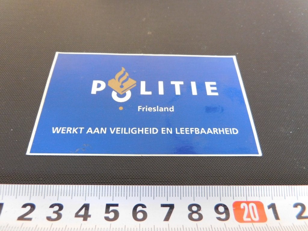 sticker Politie Friesland werkt aan veiligheid en leefbaar*, Verzamelen, Stickers, Ophalen, Zo goed als nieuw