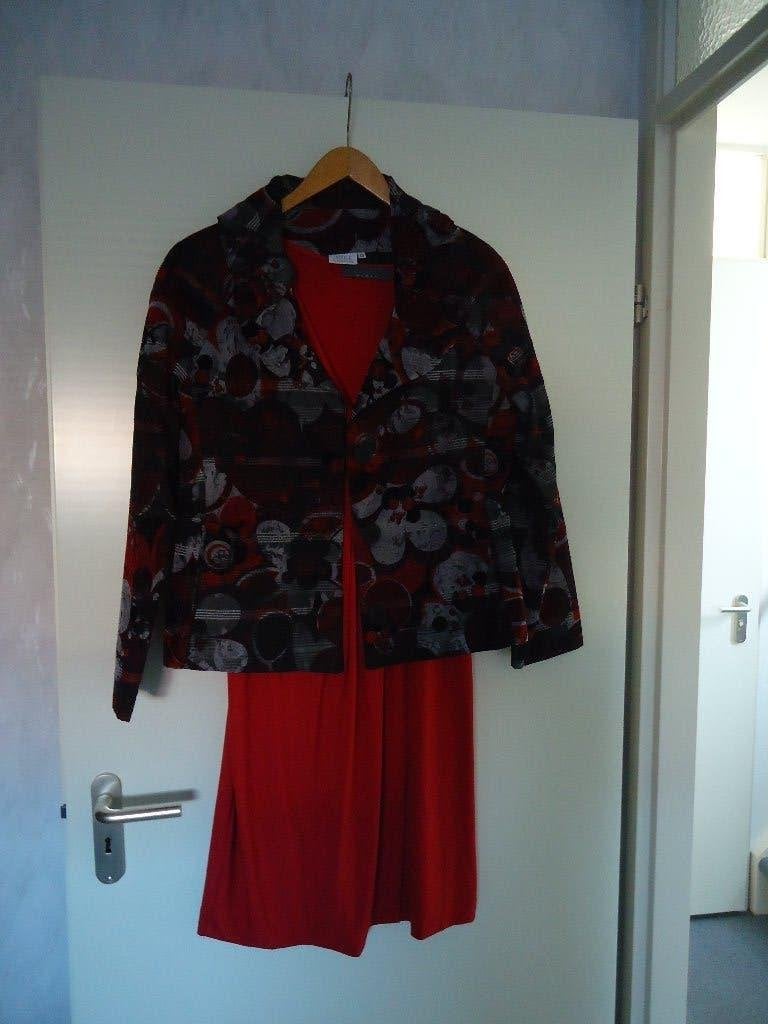 feestelijke rode combinatie van jurk en jasje - maat M, Ophalen of Verzenden, Zo goed als nieuw, Maat 38/40 (M), Rood