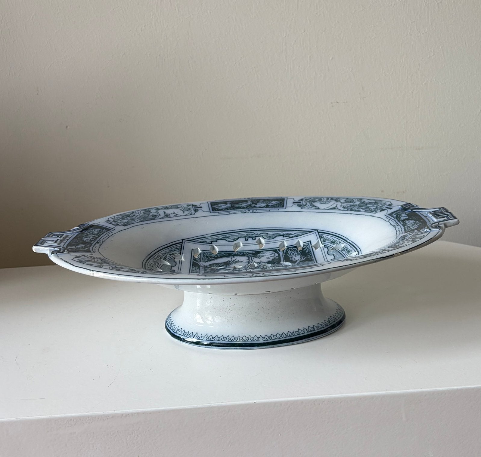 Wedgwood, antieke fruittest/uitlekschaal, 1877, Antiek en Kunst, Antiek | Keramiek en Aardewerk, Ophalen of Verzenden