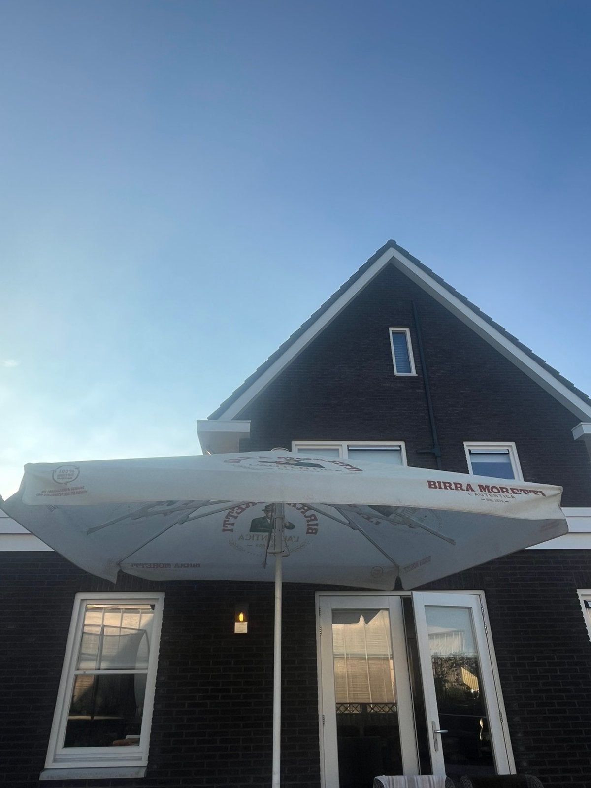 2x leuke grote parasols van Birra Moretti, Tuin en Terras, Ophalen, Gebruikt, 2 tot 3 meter, Stokparasol
