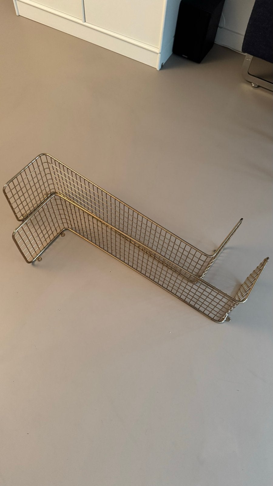 2x IKEA SVENSHULT wandplank goudkleurig, Ophalen of Verzenden, Zo goed als nieuw