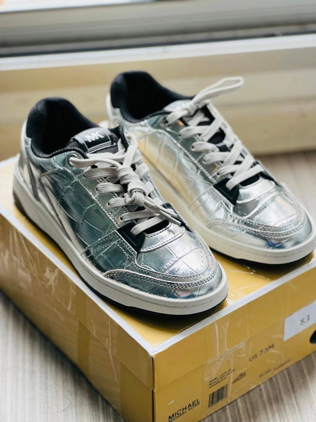 Michael Kors zilveren sneakers met krokodillenprint, Ophalen of Verzenden, Overige kleuren, Michael Kors, Sneakers of Gympen