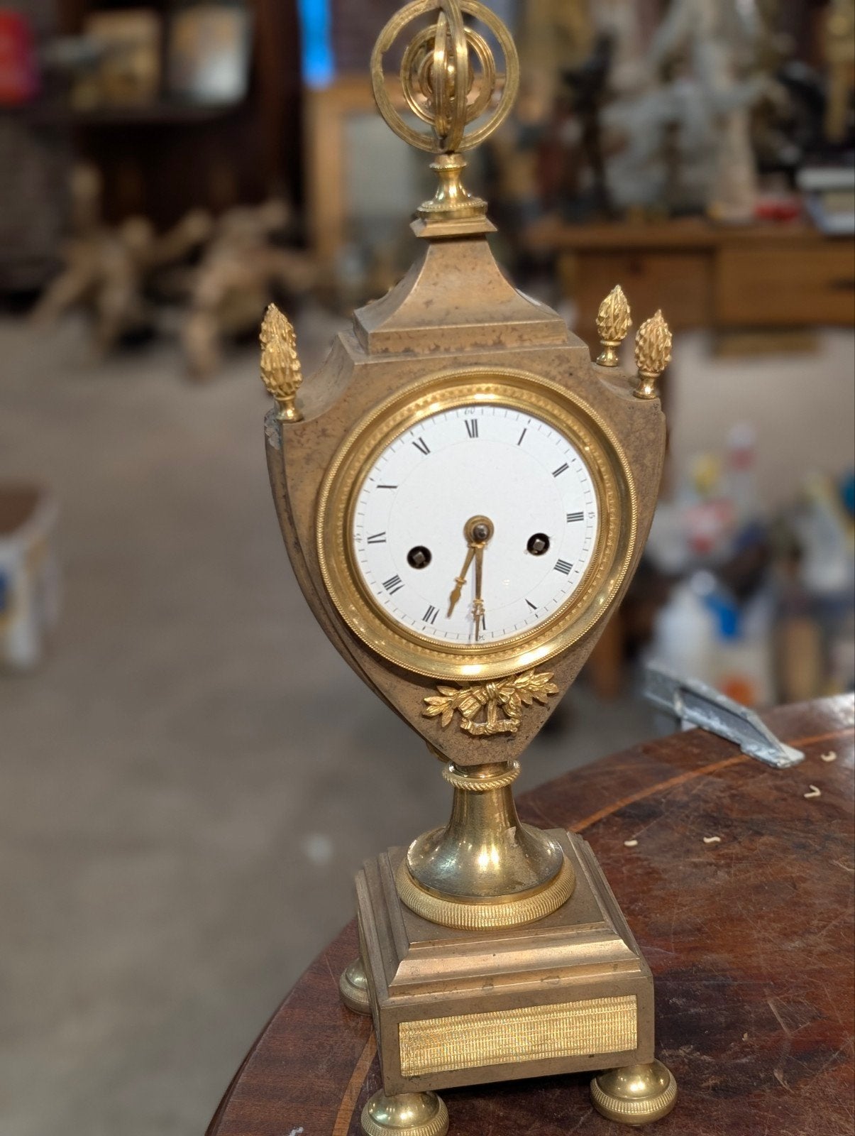 antieke bronzen vaas pendule 47 cm hoog.   €475., Ophalen