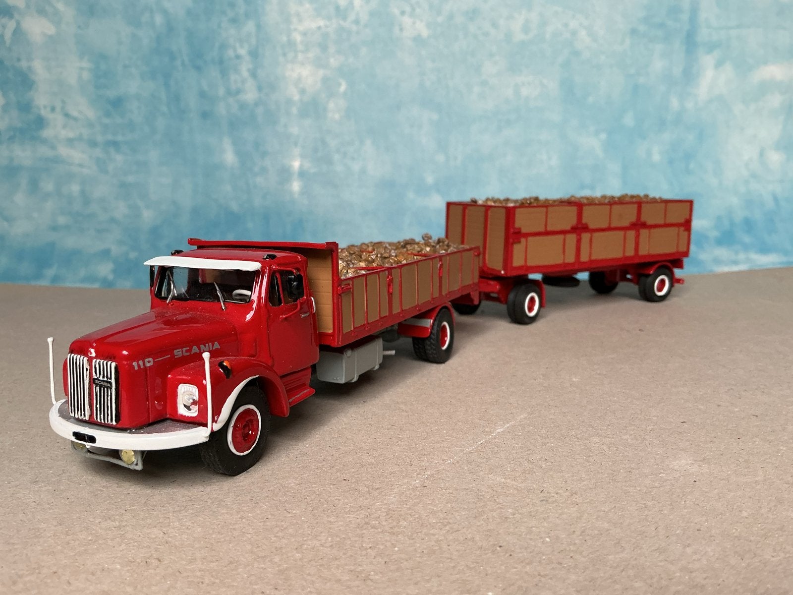 Miho Scania 110 met aanhanger - ZGAN model, Ophalen of Verzenden, Zo goed als nieuw, Overige merken