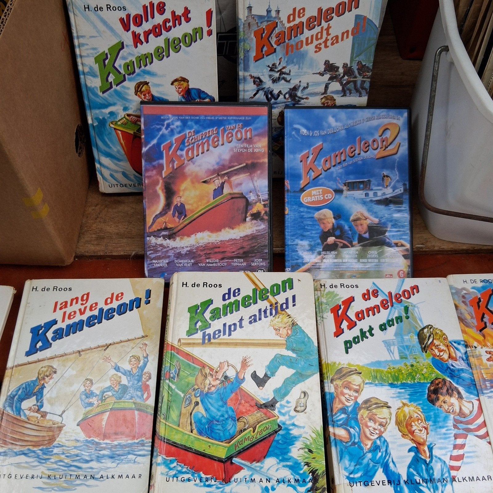 9x Kameleon boeken en 2x Kameleon DVD's, Boeken, Ophalen of Verzenden, Gelezen, H. de Roos, Fictie algemeen