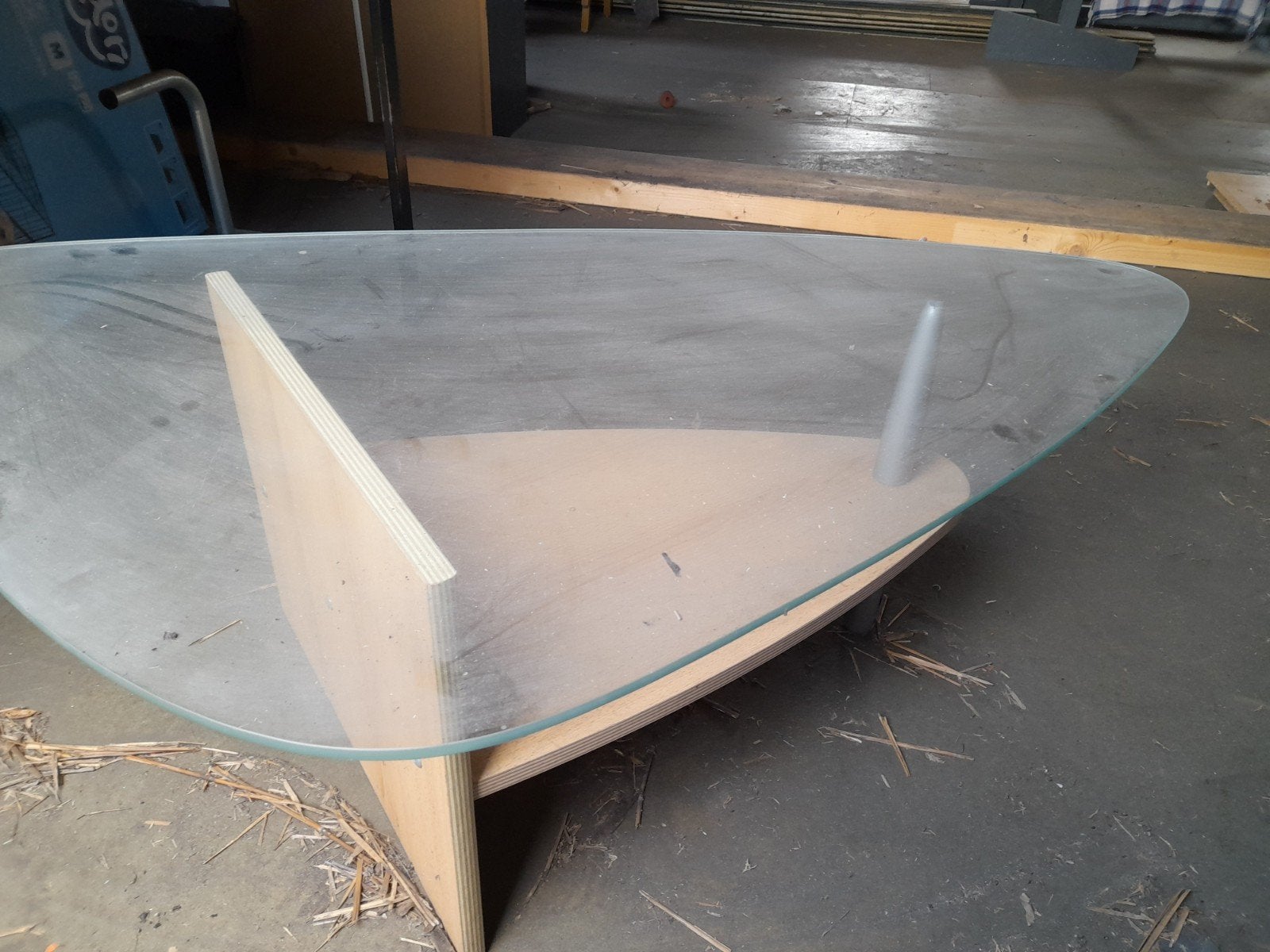 Moderne salontafel met glazen blad en houten onderstel, Huis en Inrichting, Ophalen, Gebruikt, 100 tot 150 cm, Glas