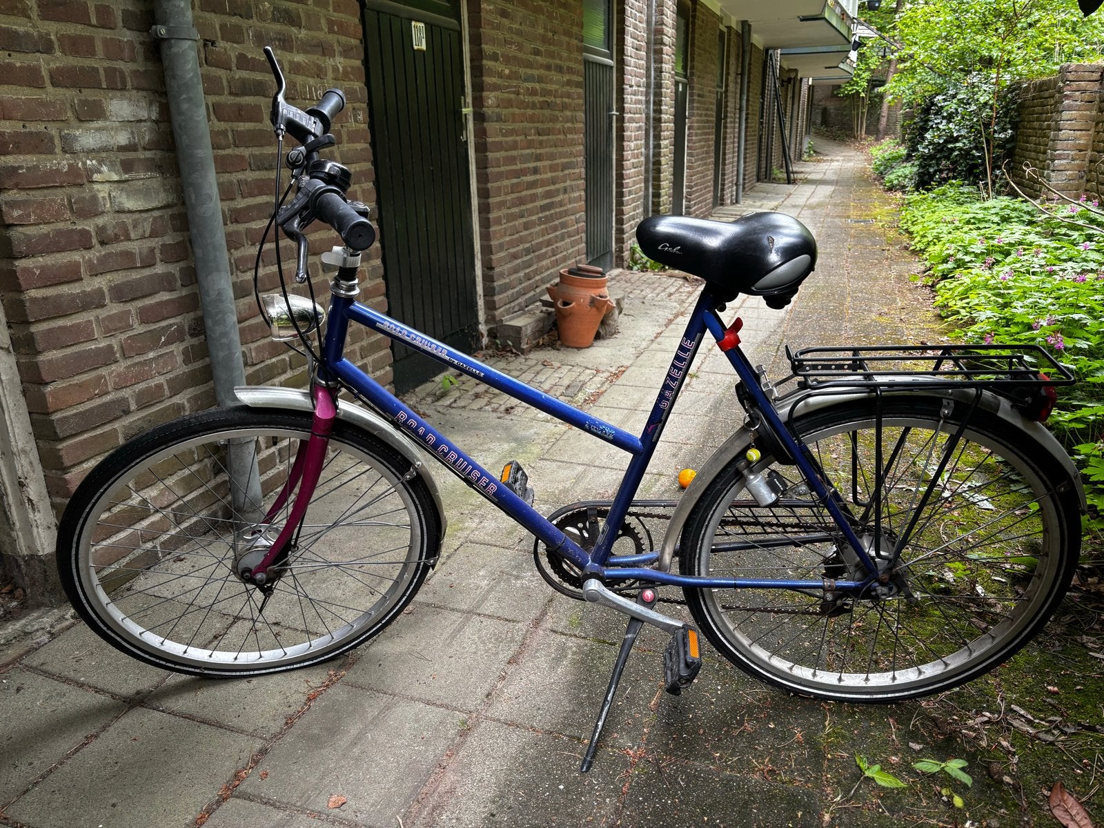 Oude Gazelle fiets, degelijk en op te knappen, Fietsen en Brommers, Fietsen | Dames | Damesfietsen, Ophalen, Velgrem, Versnellingen