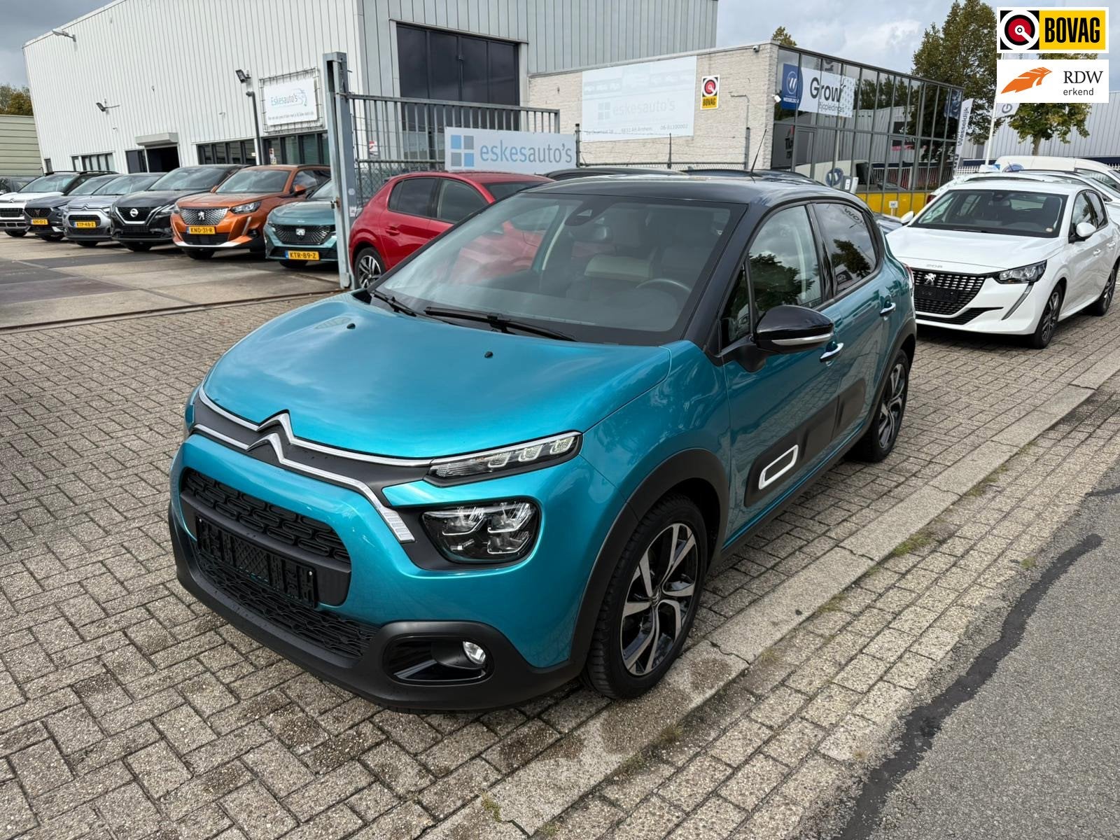 Citroen C3 1.2 PureTech Shine,Navi, Camera, Airco Dealer aut, Voorwielaandrijving, 83 pk, 450 kg, Gebruikt