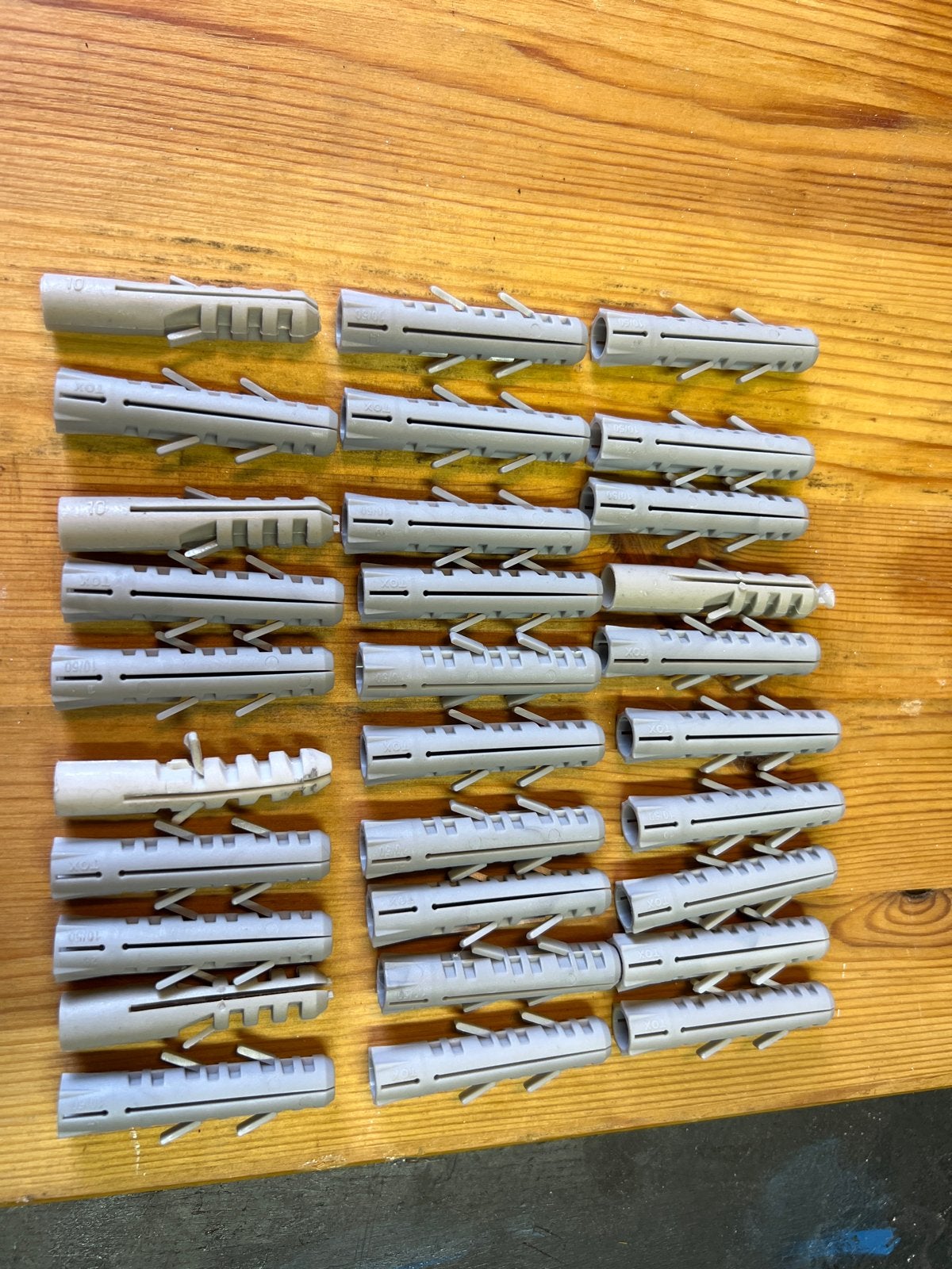 Partij pluggen 10/50 - 30 stuks (10 mm), Ophalen of Verzenden, Gebruikt, 50 tot 100 mm, Pluggen