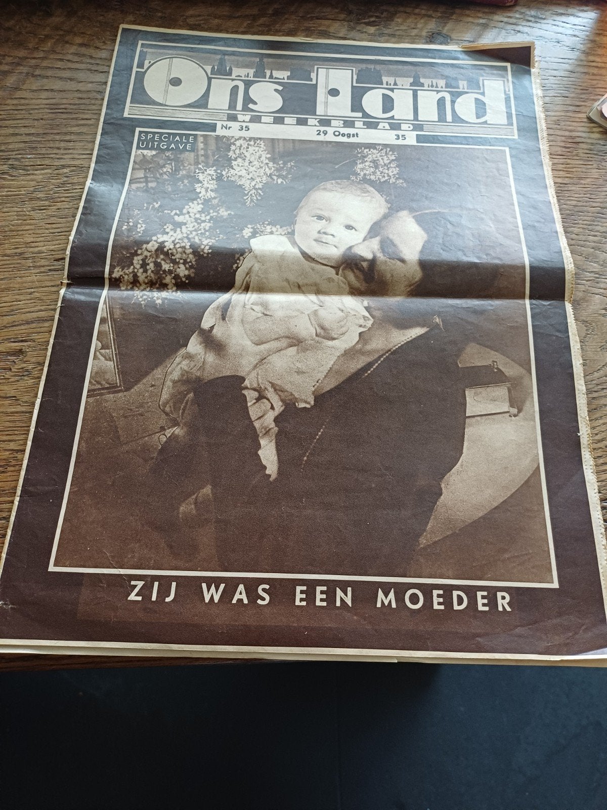 Verzameling Ons Land WEEKBLAD UIT 1935 ZIJ WAS EEN MOEDER, Ophalen, Gelezen