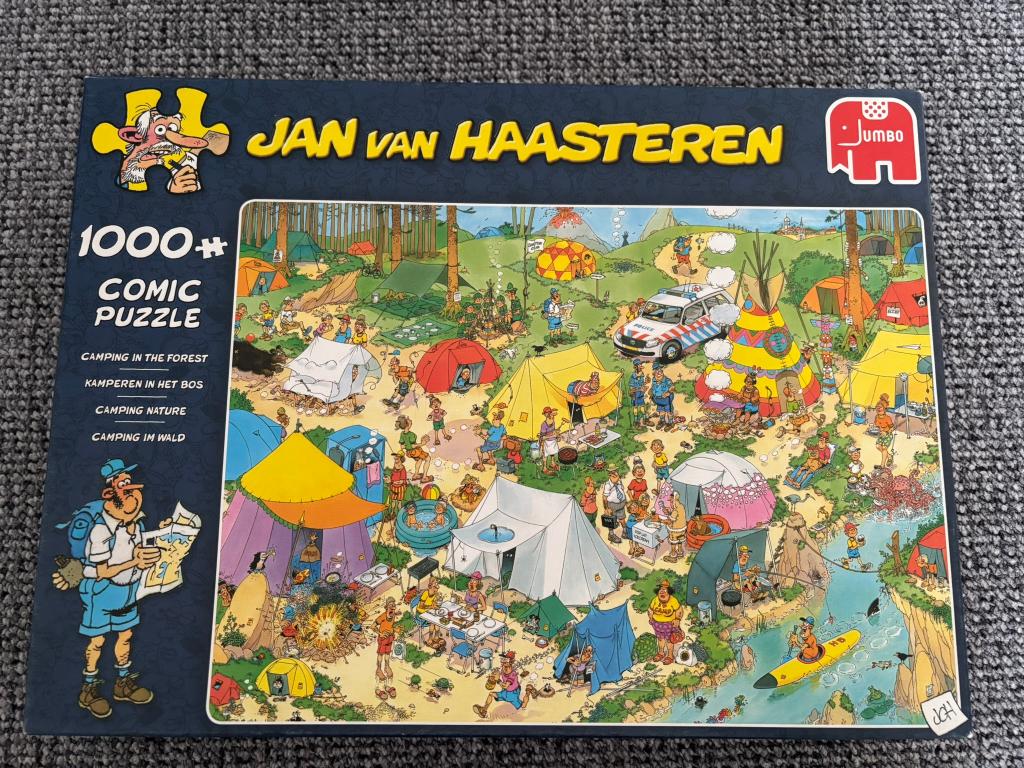 ** ALS NIEUW! Jan van Haasteren-puzzel 'Kamperen in het Bos', Ophalen of Verzenden, 500 t/m 1500 stukjes, Zo goed als nieuw, Legpuzzel
