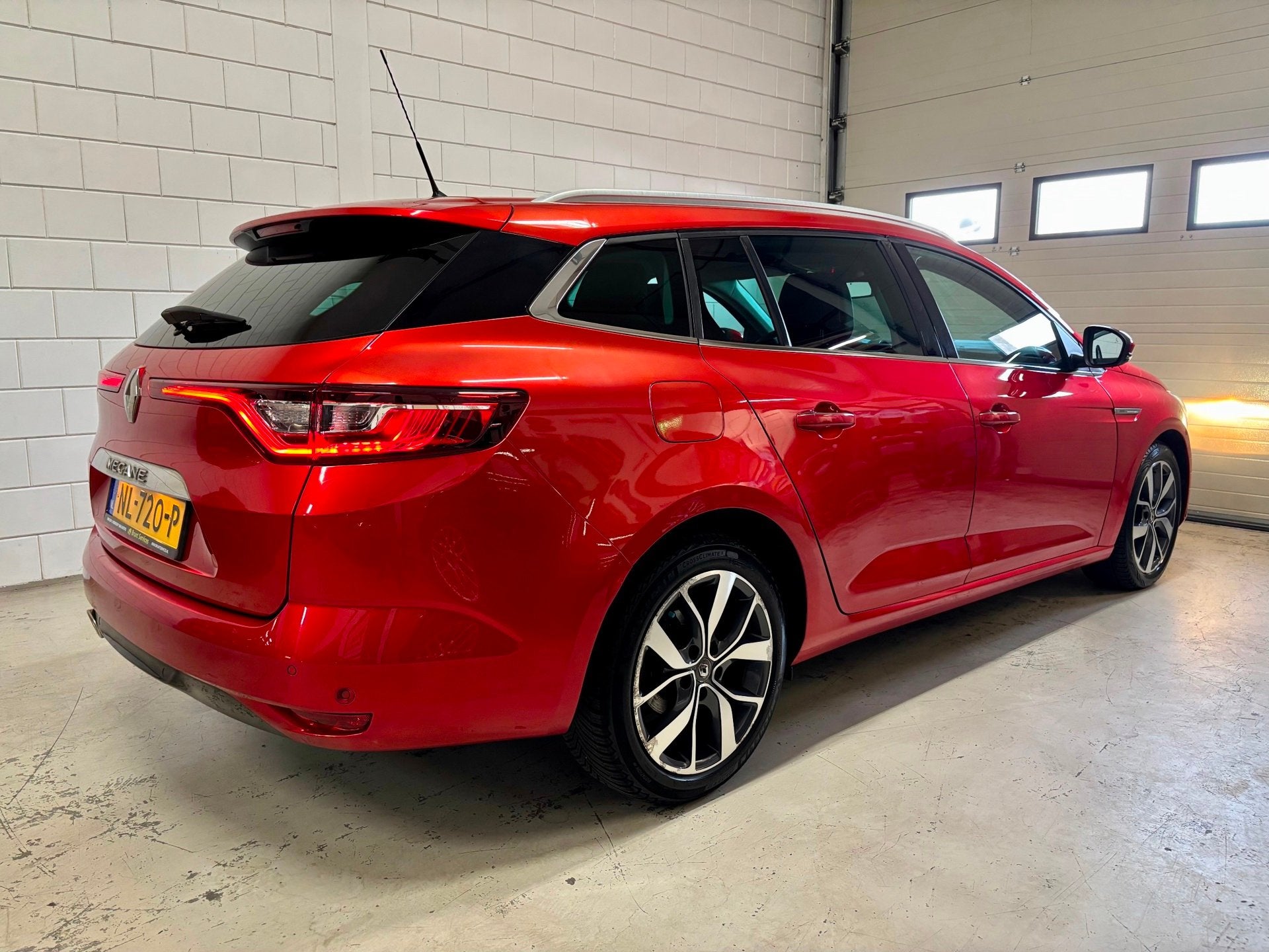 Renault Mégane Estate 1.2 TCe Bose Bj.17|Camera|Masagestoel, Voorwielaandrijving, Dealer onderhouden, 4 cilinders, Met garantie (alle)
