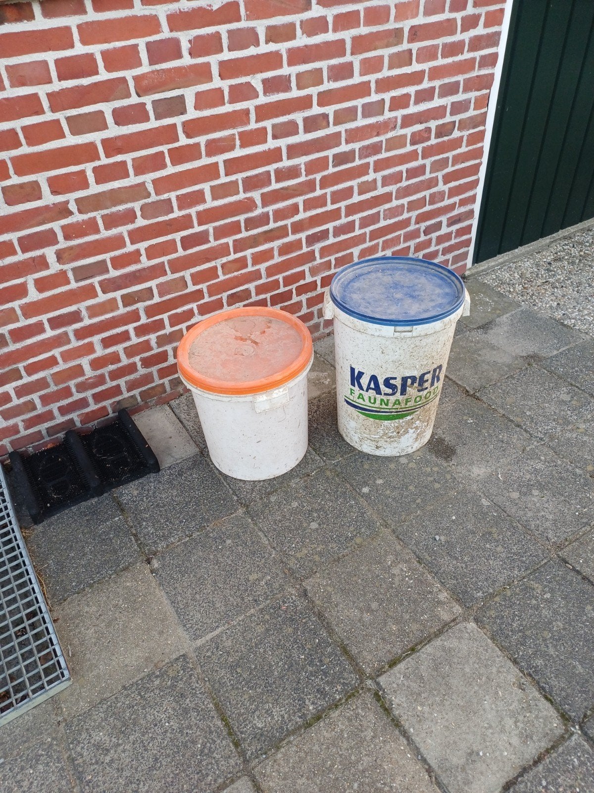voertonnen., Ophalen