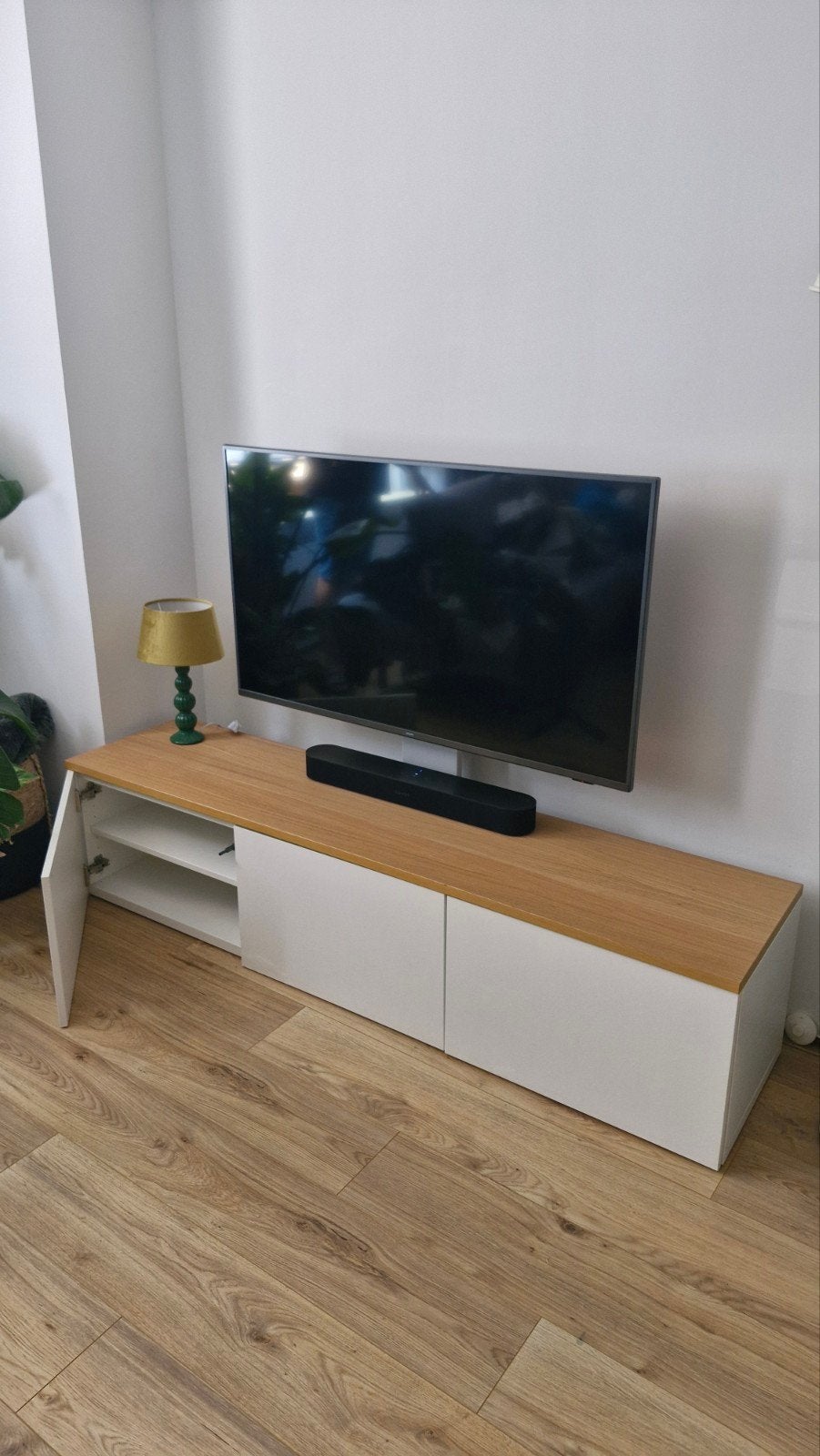 IKEA Besta TV-meubel Scandinavische stijl met tv-beugel, Ophalen, 150 tot 200 cm, Zo goed als nieuw, Minder dan 100 cm