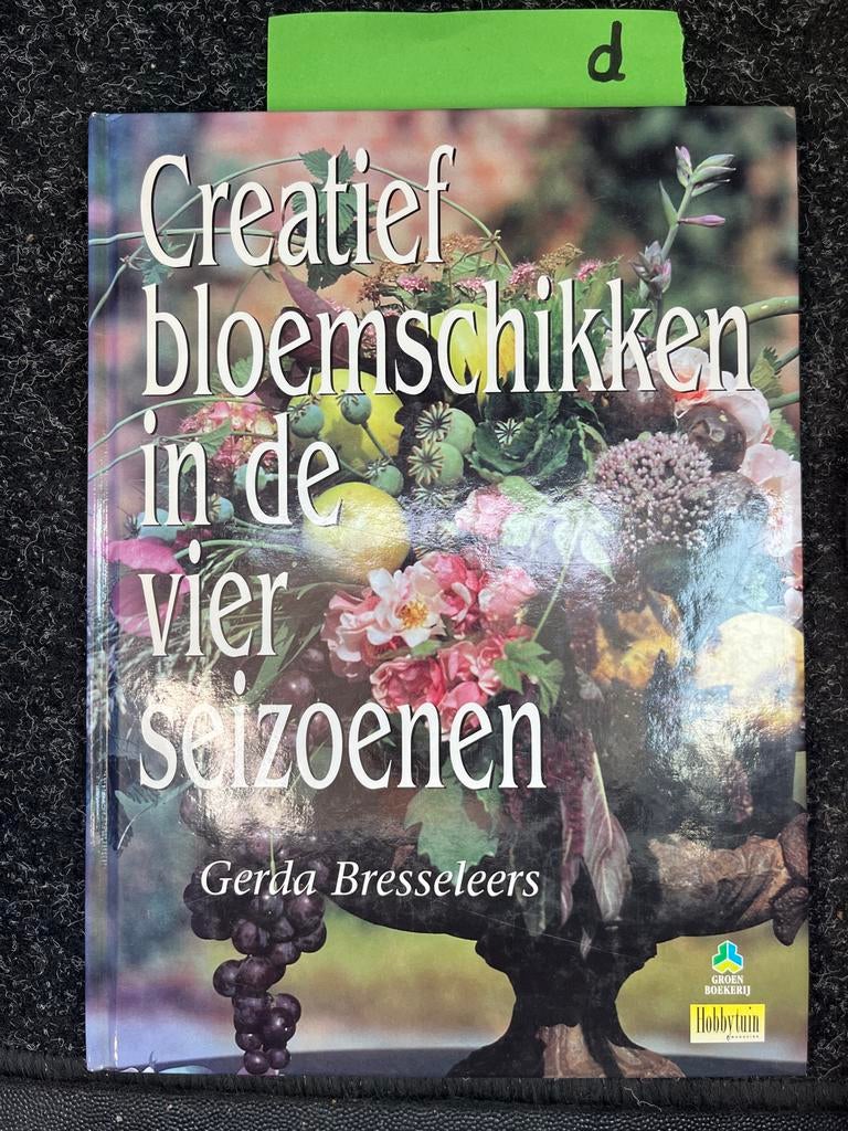 Creatief bloemschikken in de vier seizoenen - Gerda Bressele, Ophalen of Verzenden, Zo goed als nieuw, Overige onderwerpen