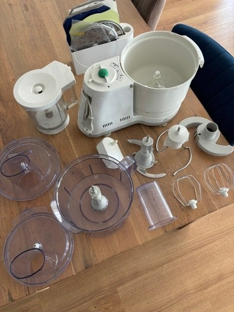Braun keukenmachine met heel veel accessoires, Witgoed en Apparatuur, Keukenmixers, Ophalen, 4 liter of meer, Gebruikt, 3 snelheden of meer