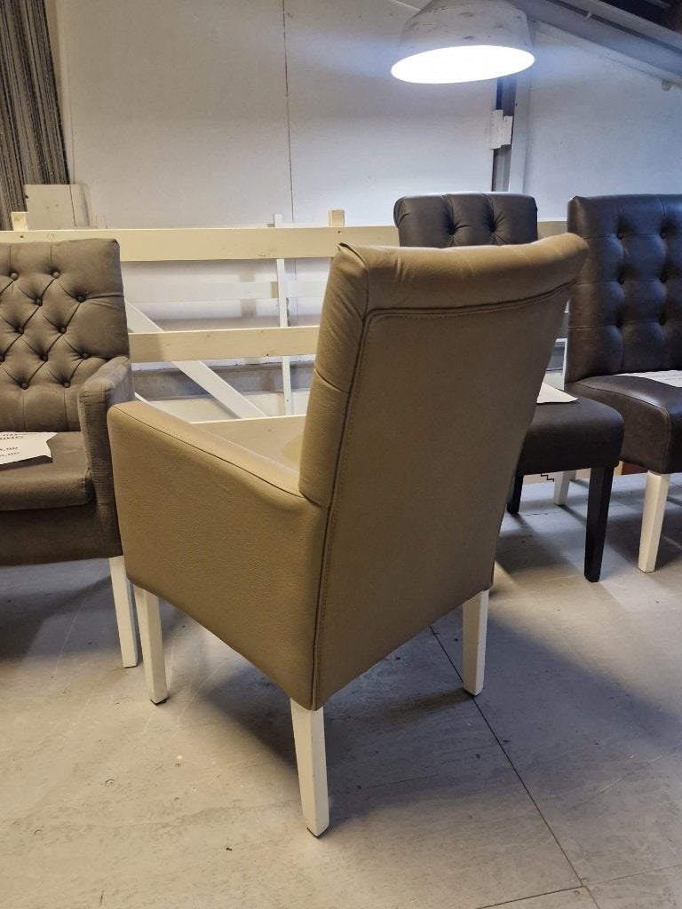 *OPRUIMING* 1 Landelijke Eetkamerstoel Bianca €194 NU €90 (2, Overige kleuren, Nieuw, Ophalen of Verzenden, Landelijke eetkamerstoel Bianca Capiton