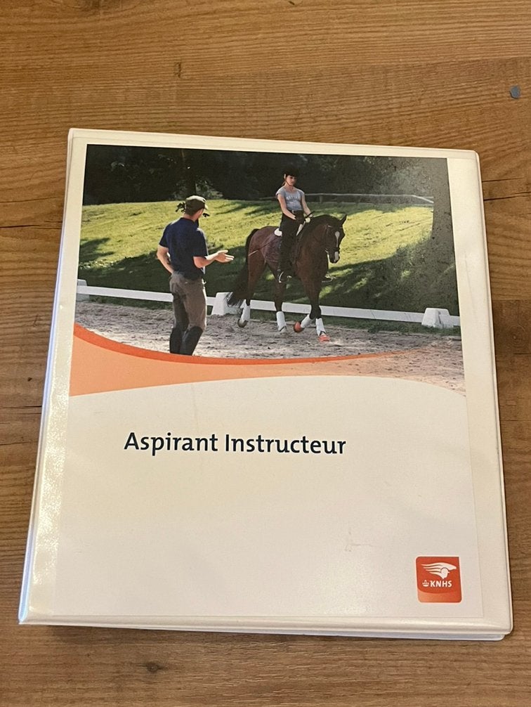 Aspirant Instructeur KNHS map, Ophalen, Zo goed als nieuw, KNHS