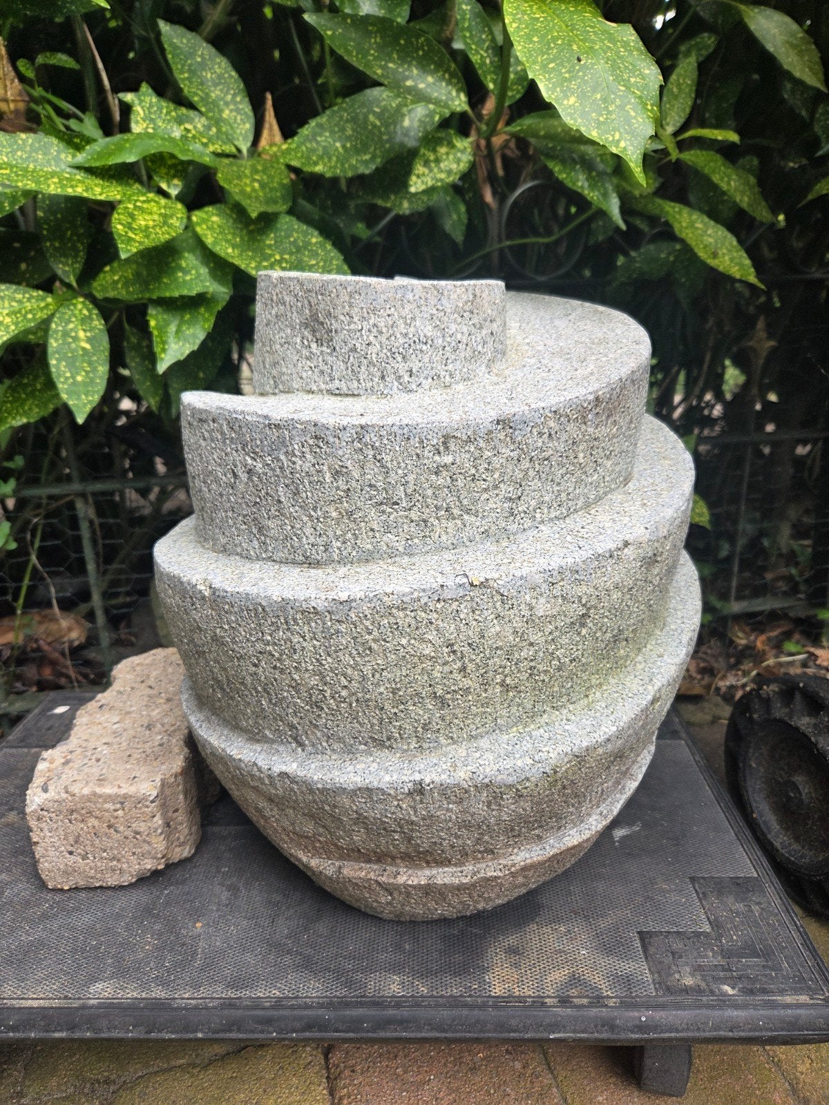Decoratieve spiraalvormig waterornament  voor tuin of interi, Ophalen, Gebruikt, Steen, Abstract beeld