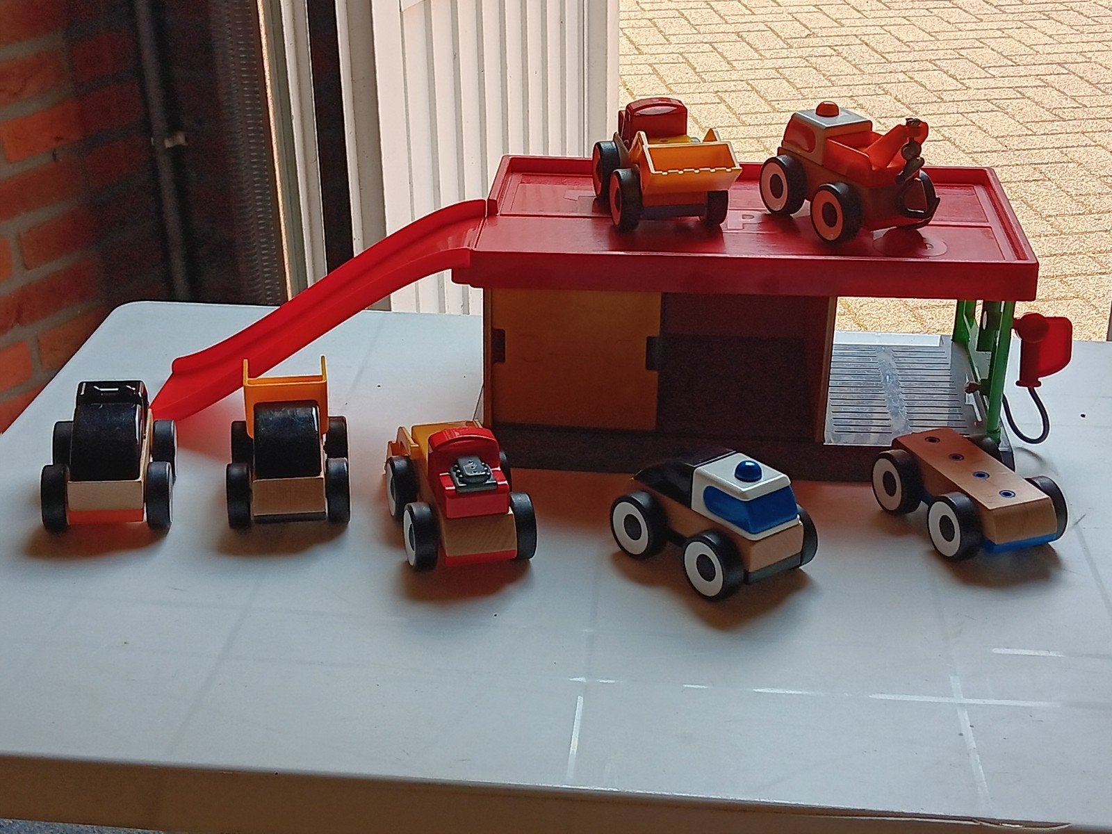 IKEA houten garage met autootjes, Ophalen of Verzenden, Gebruikt