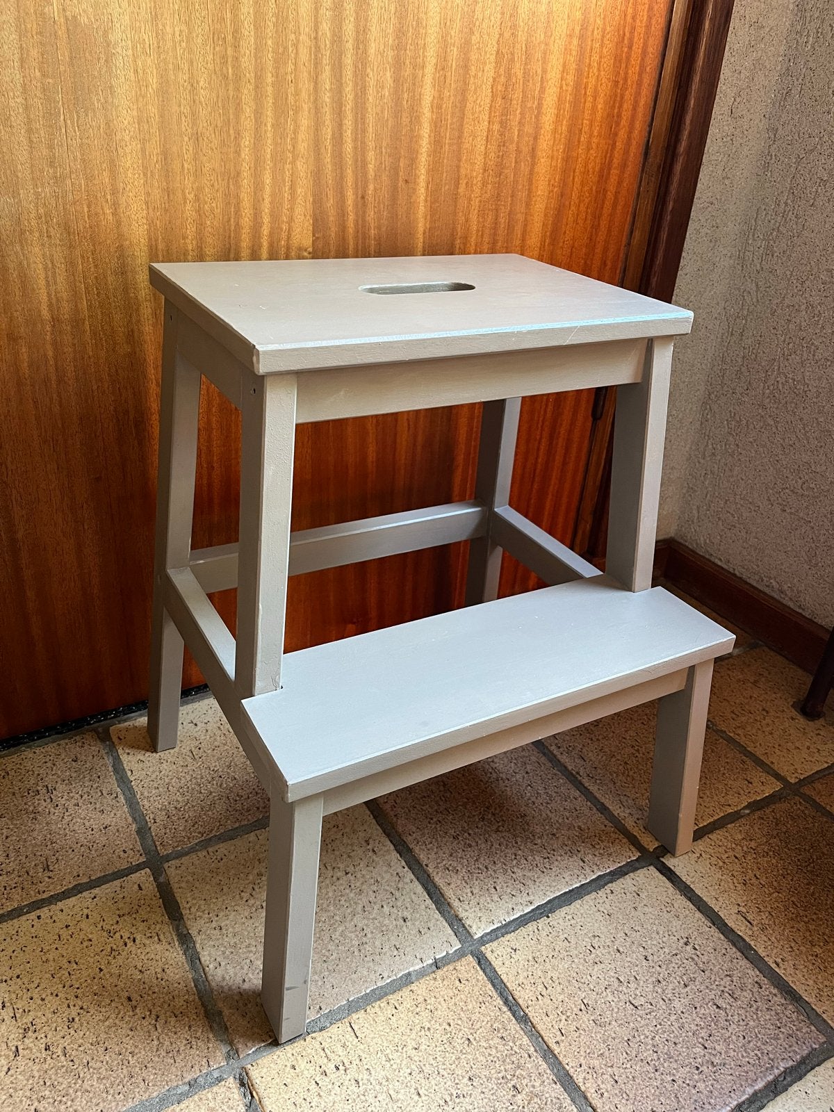 IKEA Bekväm krukje / opstapje - grijs geverfd, Ophalen, Gebruikt, Hout
