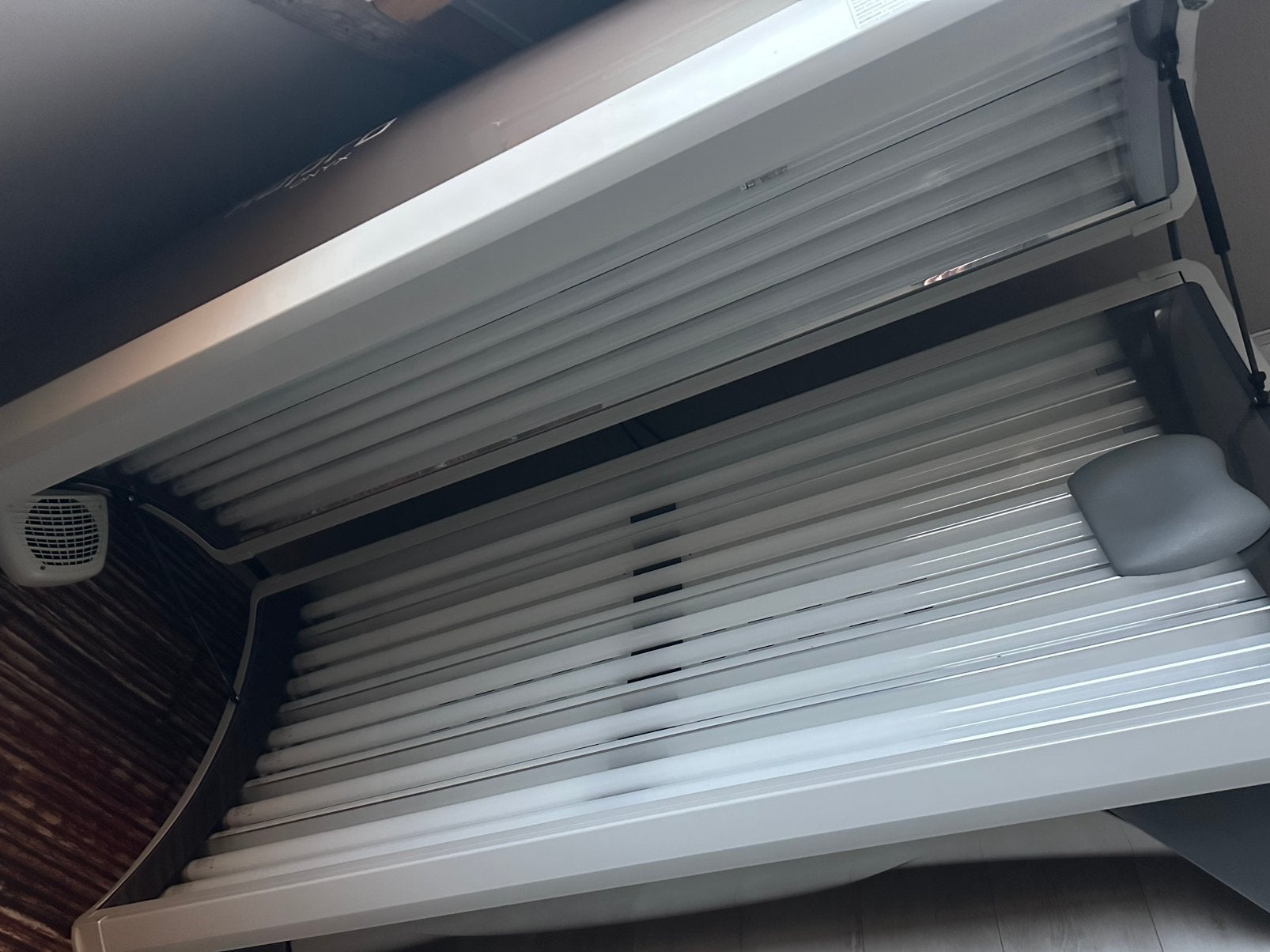 26 MaxLight 100W CE III zonnebanklampen + 5 gezichtsbruiners, Ophalen, Gebruikt, Zonnebank dubbelzijdig, 15 lampen of meer