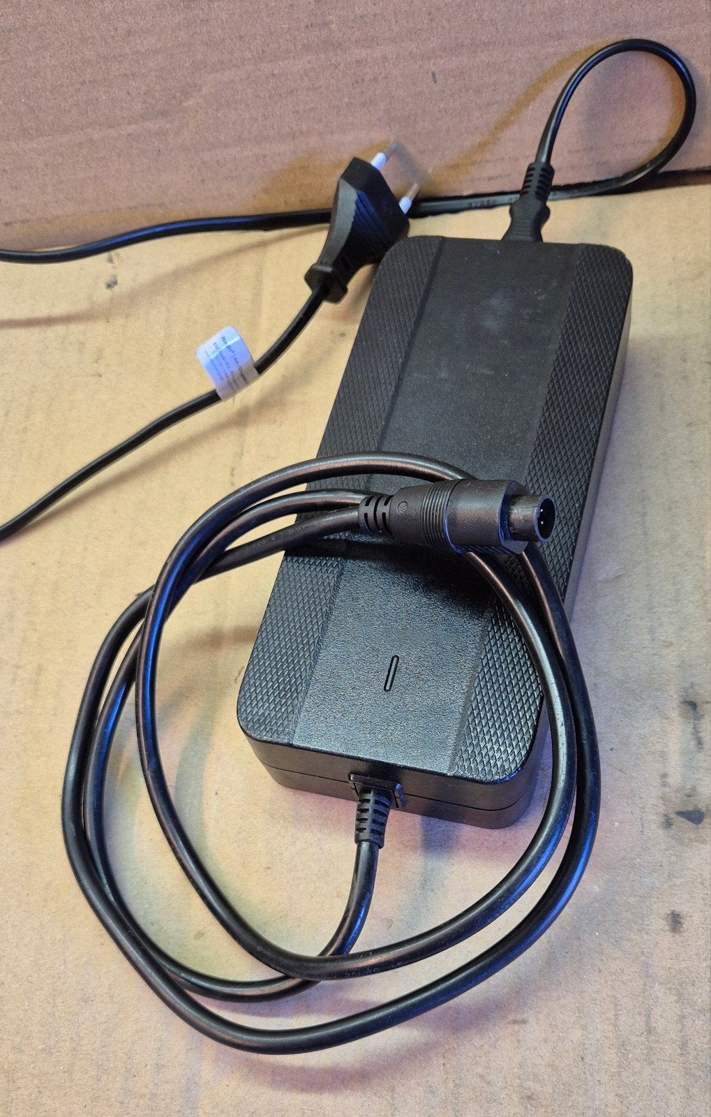 Te koop aangeboden: Cortina E-U4 / U4 5-pins acculader e-bik, Gebruikt