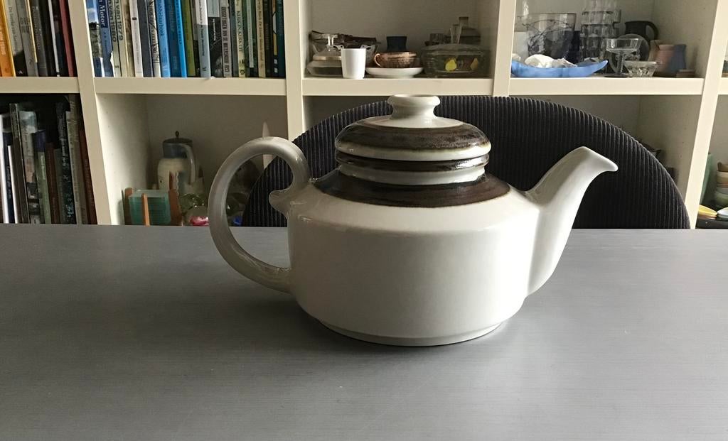 Vintage Arabia Made in Finland Karelia theepot; €25,00, Antiek en Kunst, Antiek | Servies los, Ophalen of Verzenden