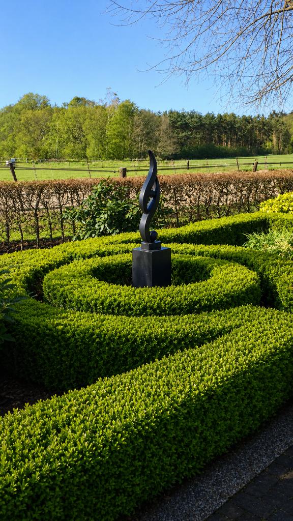 stijlvol tuinbeeld “Long flame” Nieuw!, Tuin en Terras, Tuinbeelden, Ophalen, Nieuw, Steen, Abstract beeld