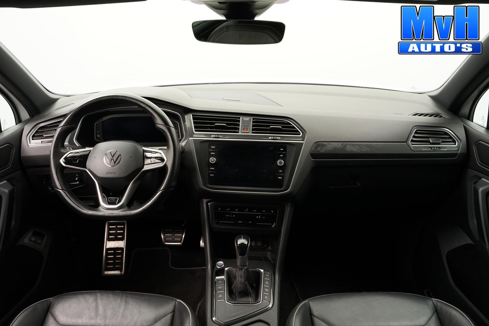 Volkswagen Tiguan 1.4 TSI PHEV R-Line|CUSTOM|PANO|SOH.98.6%, Auto's, Zwart, 4 cilinders, Met garantie (alle), Hybride Elektrisch/Benzine
