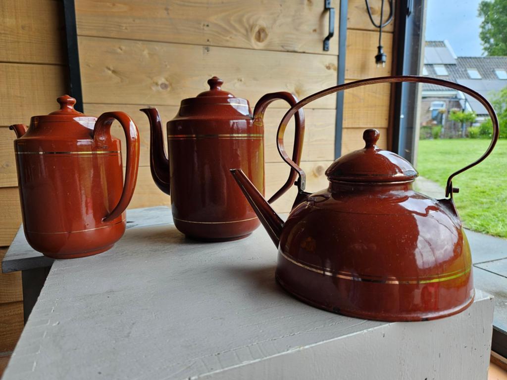 Vintage emaille set ketel en koffiepotten bruin met goud, Ophalen of Verzenden