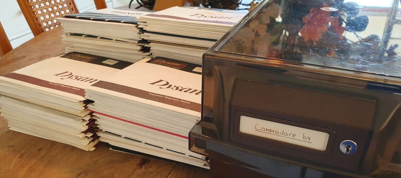 ~300 Commodore 64 floppy diskettes (deels getest en werkend), Ophalen of Verzenden, Dysan, Maxell