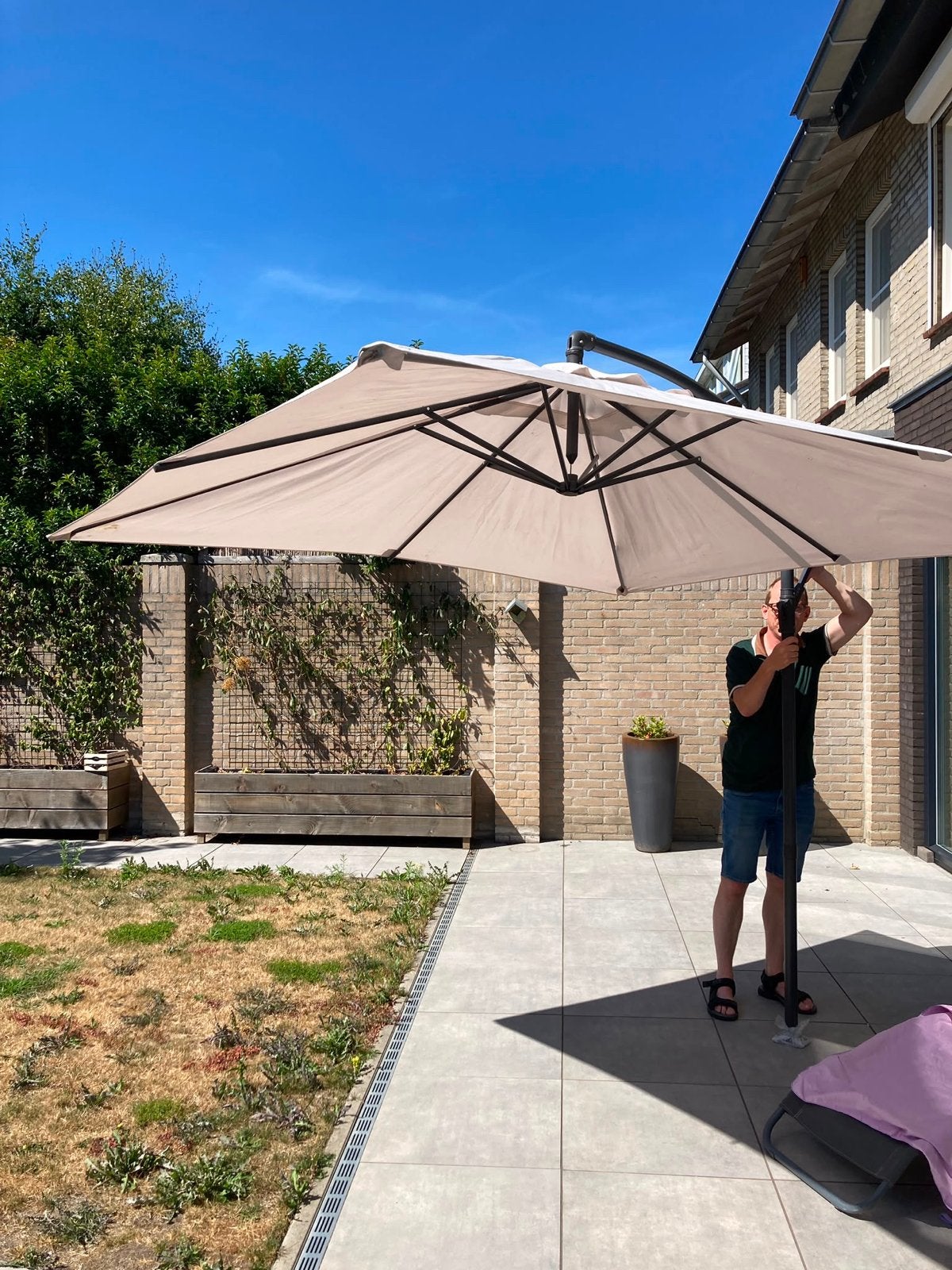 Grote zweefparasol voor tuin of terras, Ophalen, Gebruikt, Kantelbaar, Zweefparasol