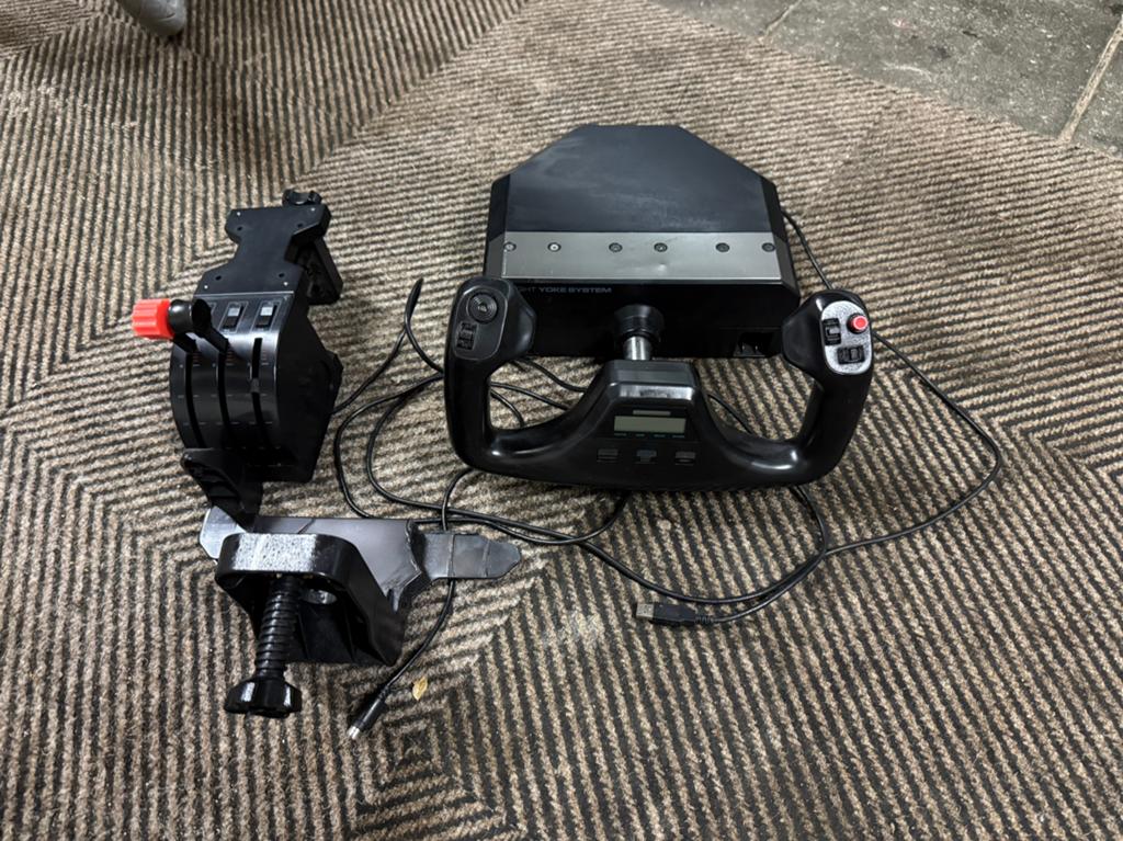 Saitek yoke & throttle, Computers en Software, Joysticks, Ophalen, Zo goed als nieuw