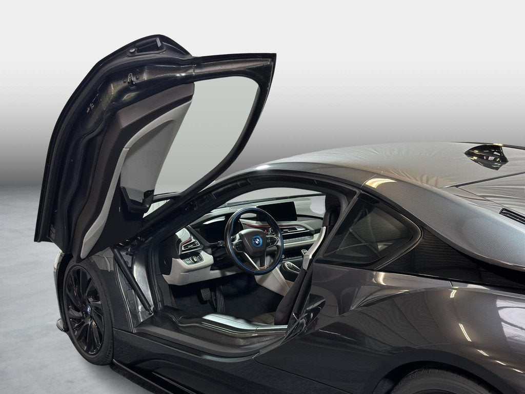 BMW i8 Bodykit|360 camera|Plug-in|All Wheel drive| Head-Up|L, Gebruikt, 48 km/l, Met garantie (alle), 4 stoelen