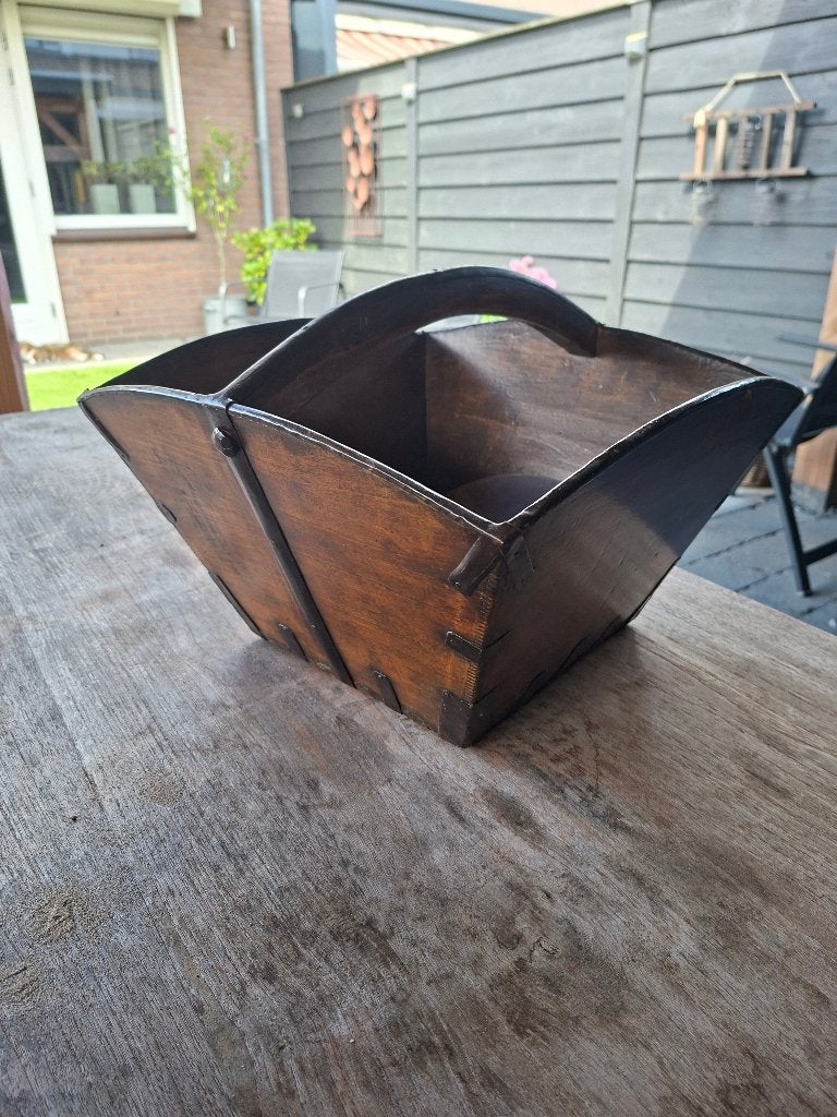 Chinese houten rijstmand, Ophalen