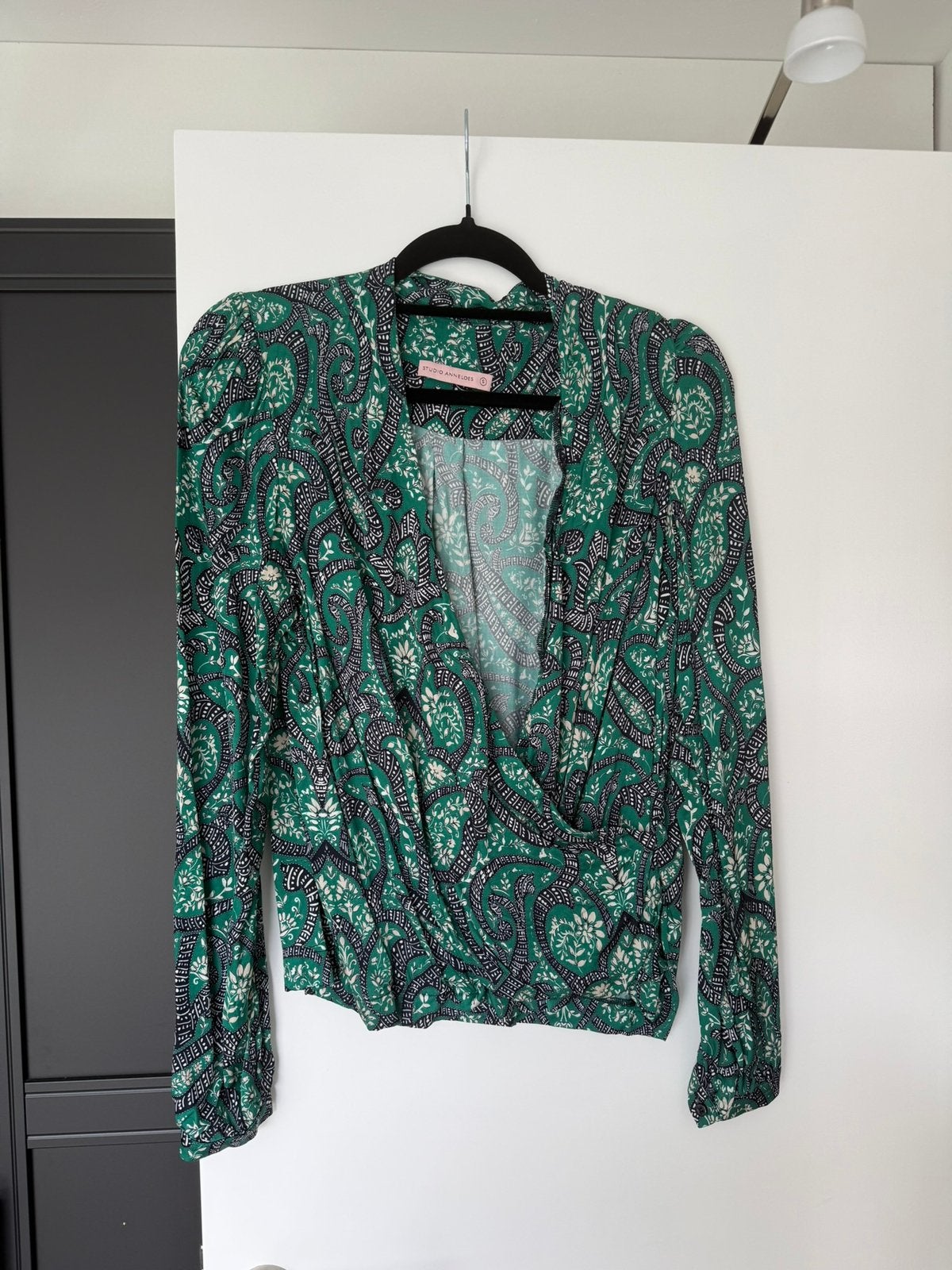 Overslag blouse studio anneloes, Ophalen of Verzenden, Zo goed als nieuw, Maat 38/40 (M), Meerkleurig