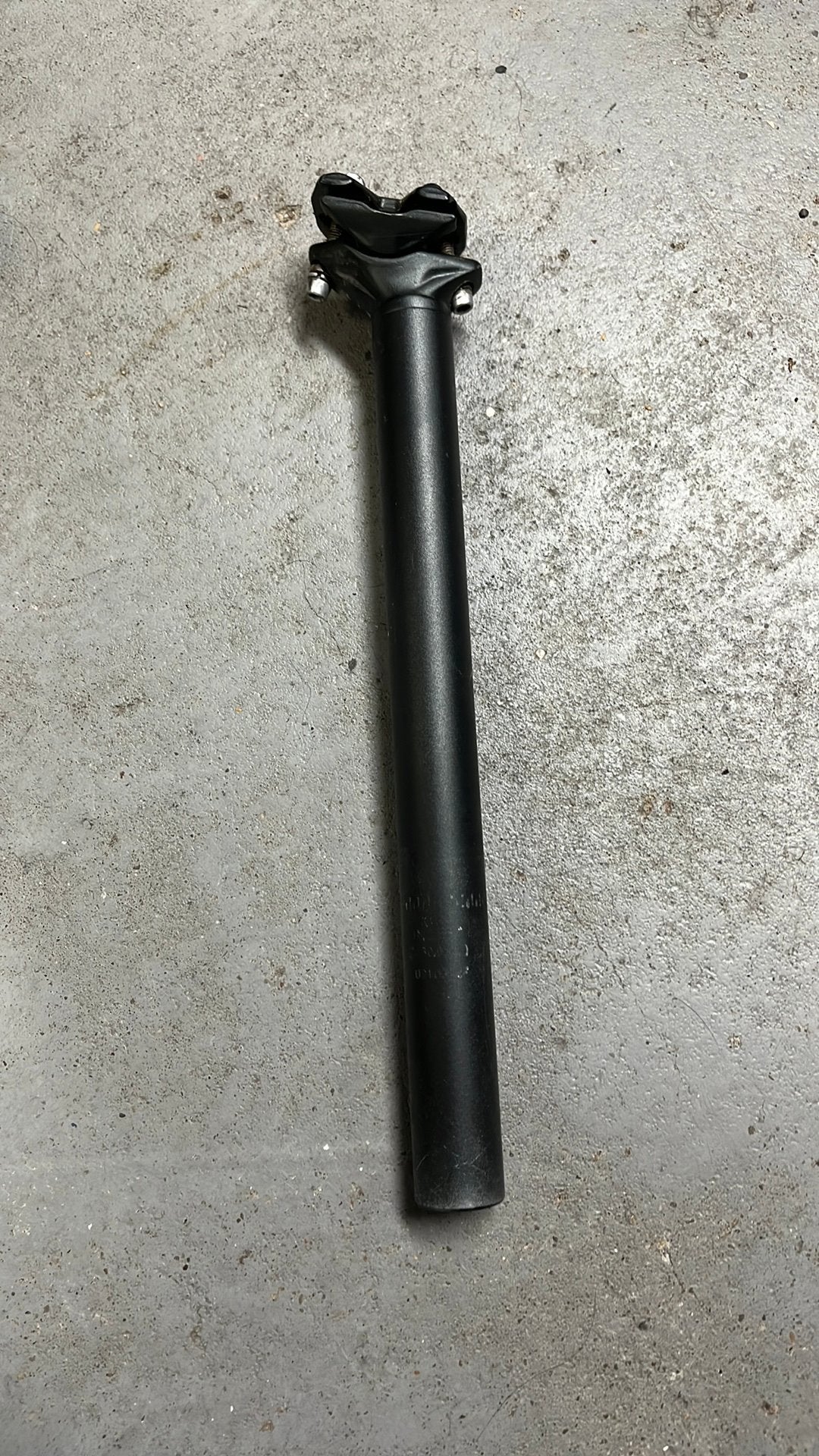 Zwarte aluminium zadelpen 30.9 / 350, Fietsen en Brommers, Fietsonderdelen, Ophalen of Verzenden, Gebruikt, Aluminium