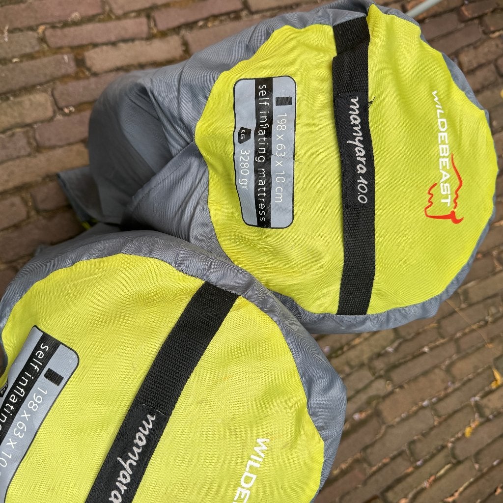 2X Wildebeast selfinflatable matras: 198 x 63 10CM, Ophalen, Zo goed als nieuw, 1-persoons