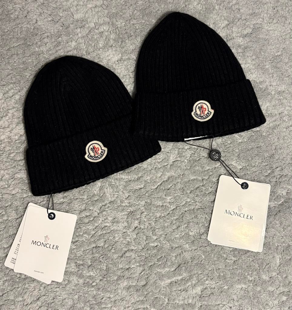 Moncler muts, Ophalen of Verzenden, Zo goed als nieuw, Overige maten, Muts