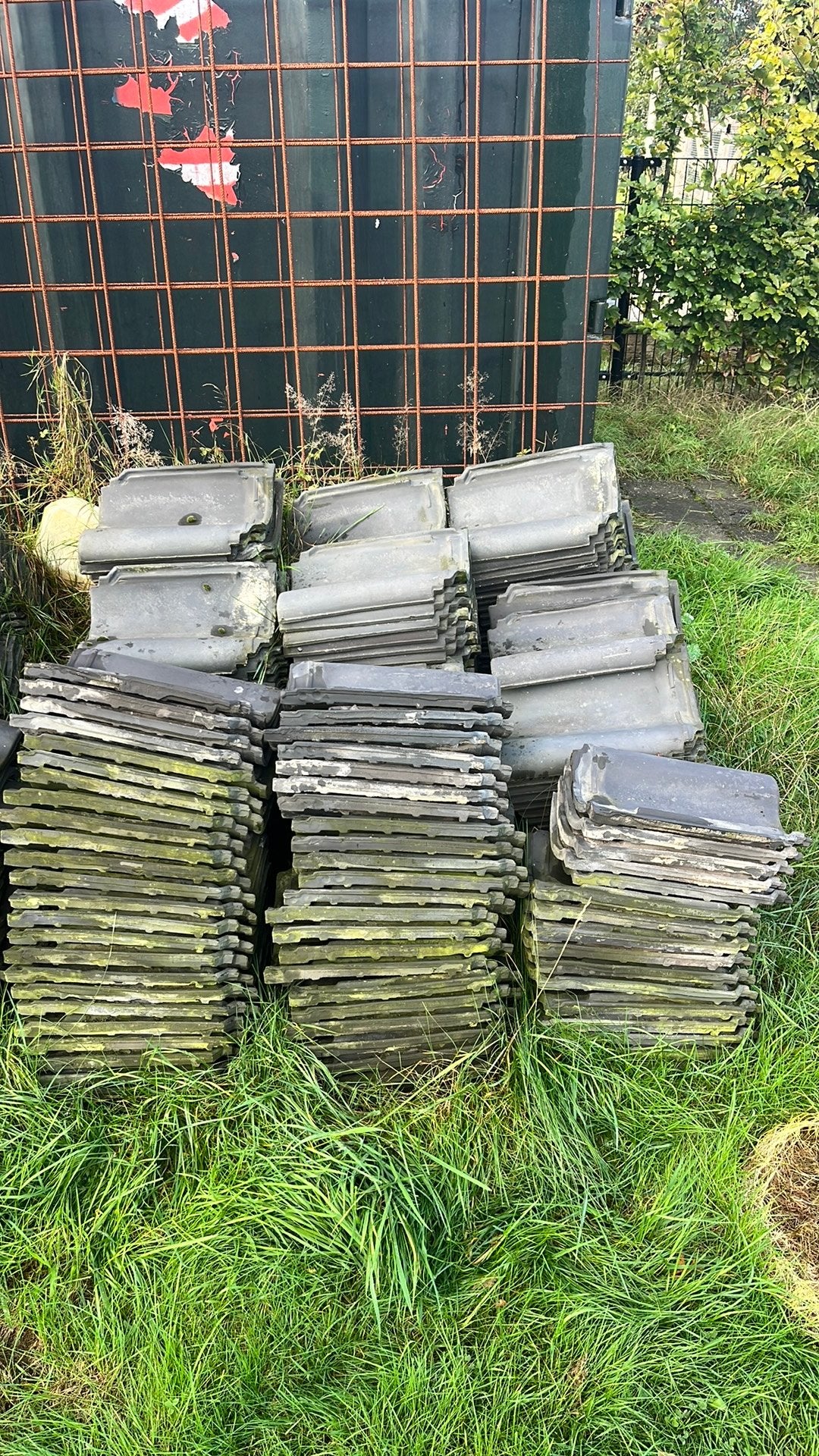 Dakpannen en nokpannen Van Oordt Alphen aan de Rijn, Doe-het-zelf en Verbouw, Ophalen, Steen of Klei, Zwart, Zo goed als nieuw