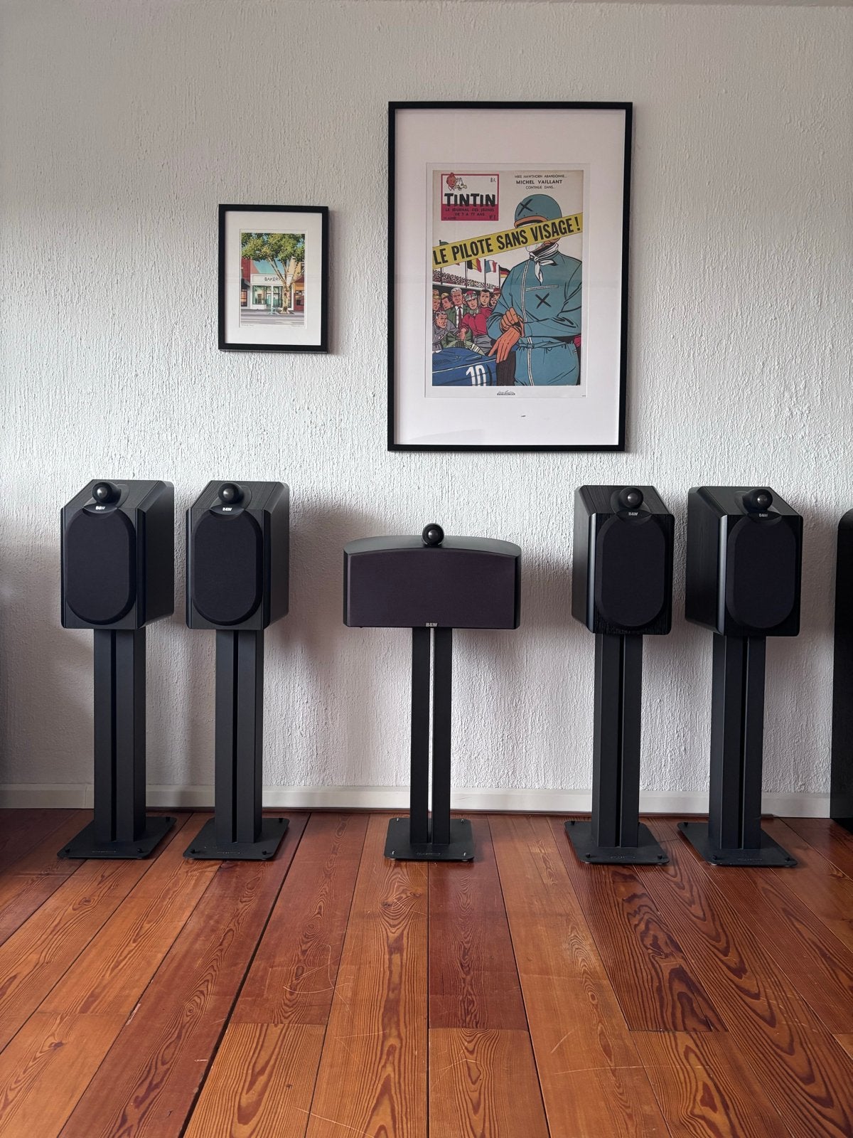 B&W Nautilus HTM2 en twee maal CDM 1NT surround opstelling