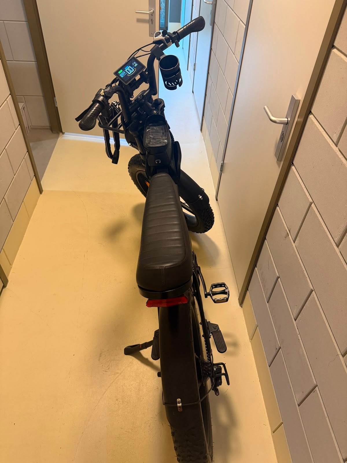 V20 Max Fatbike 24 inch, Ophalen, Zo goed als nieuw