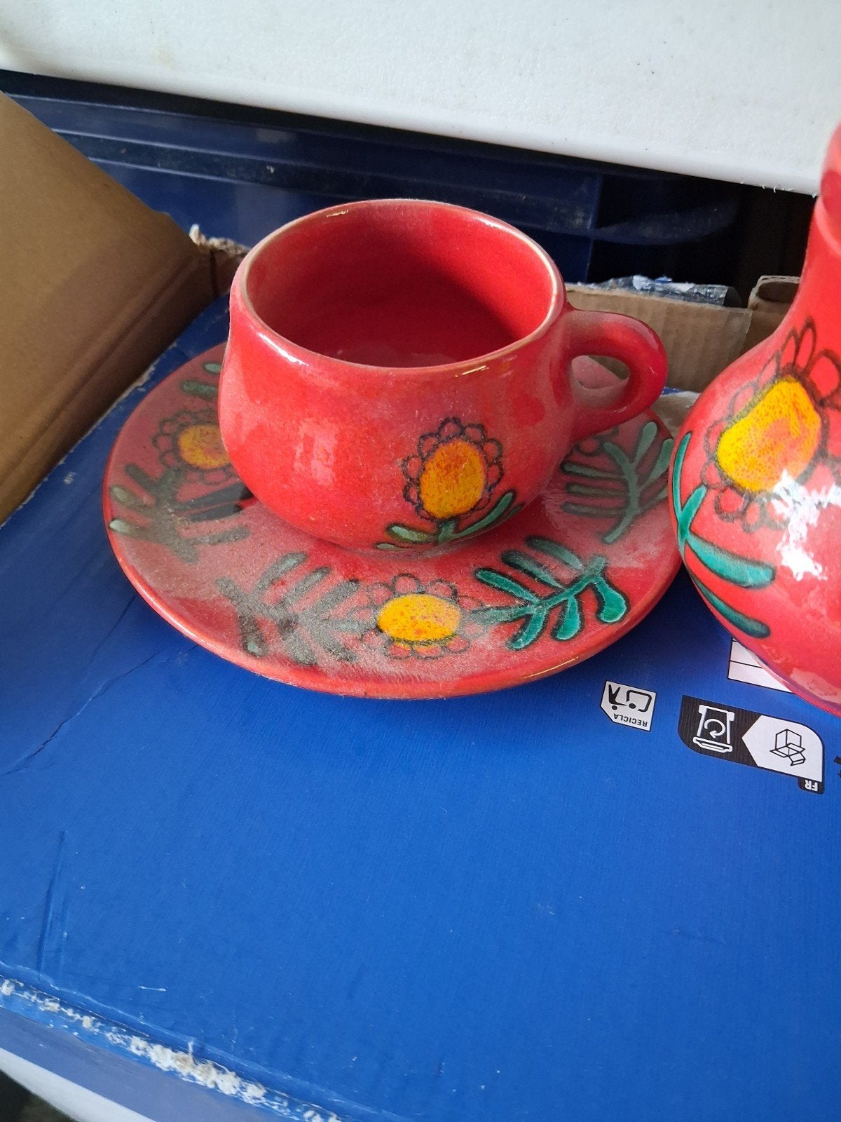bodem vondst Vintage rood keramiek theeservies met bloemmoti, Ophalen of Verzenden