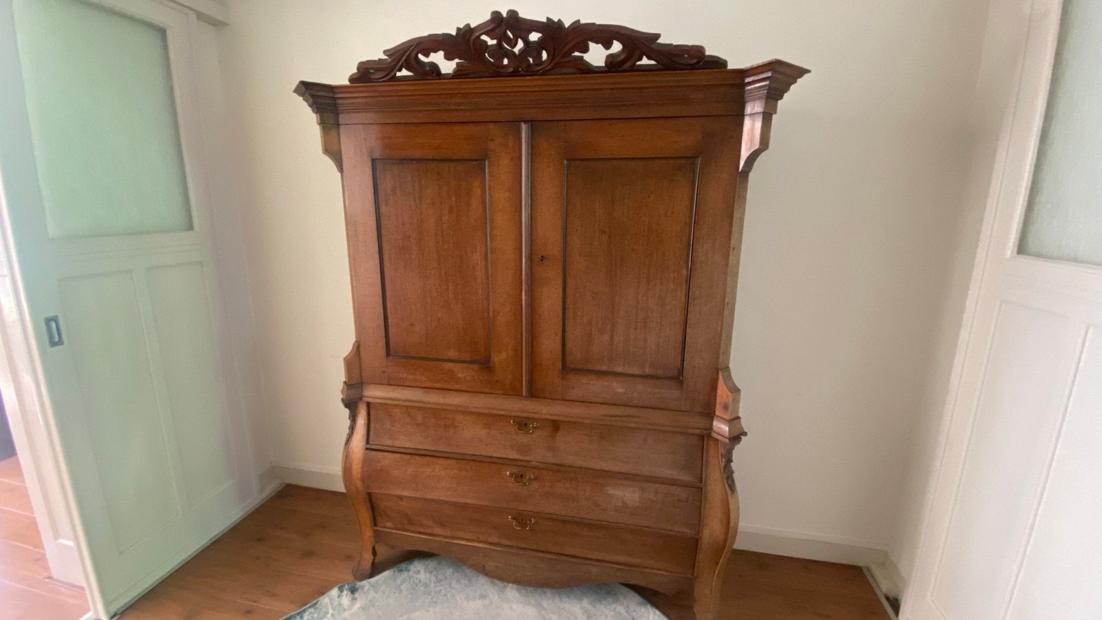 Antieke kabinet - gratis af te halen, Antiek en Kunst, Antiek | Meubels | Kasten, Ophalen