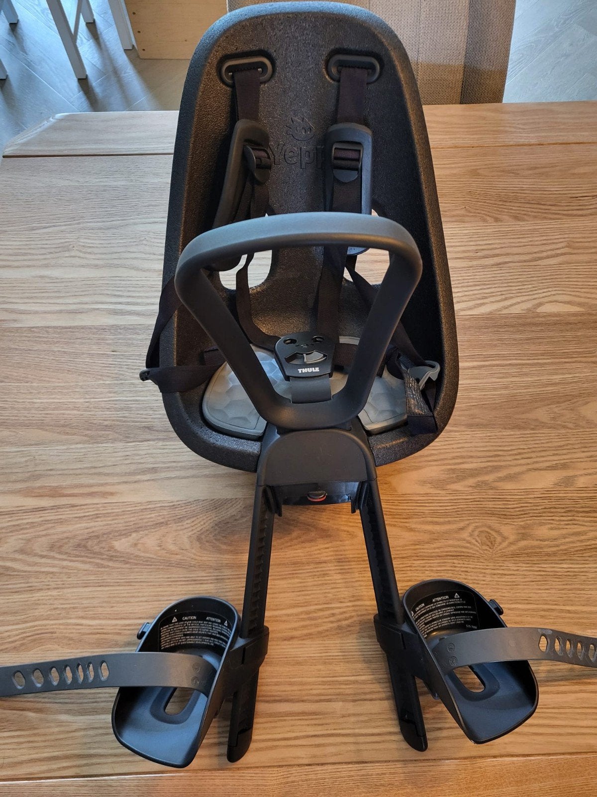 Thule Yepp Nexxt Mini fietsstoeltje met windscherm + adapter, Voetsteuntjes, Voorzitje, Ophalen of Verzenden, Zo goed als nieuw