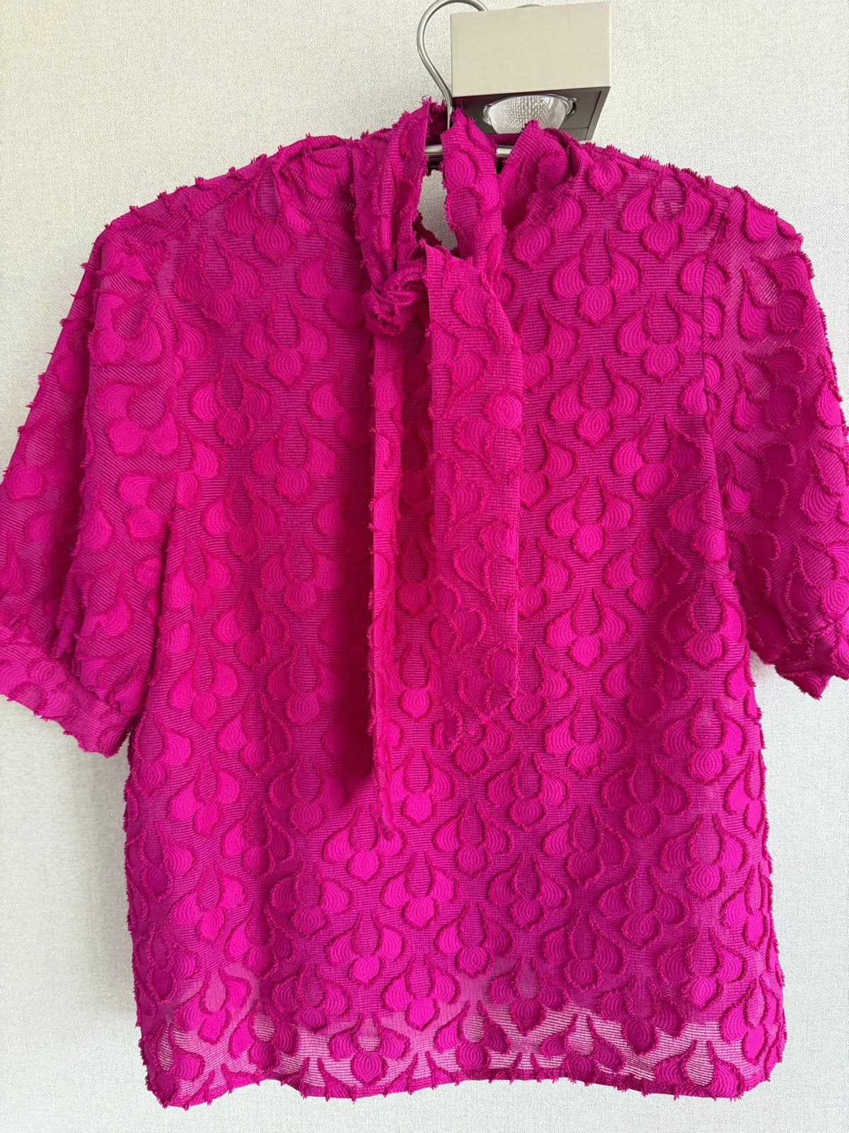 Schitterende Studio Anneloes fuchsia blouse met strikdetail, Maat 38/40 (M), Ophalen of Verzenden, Zo goed als nieuw, Korte mouw