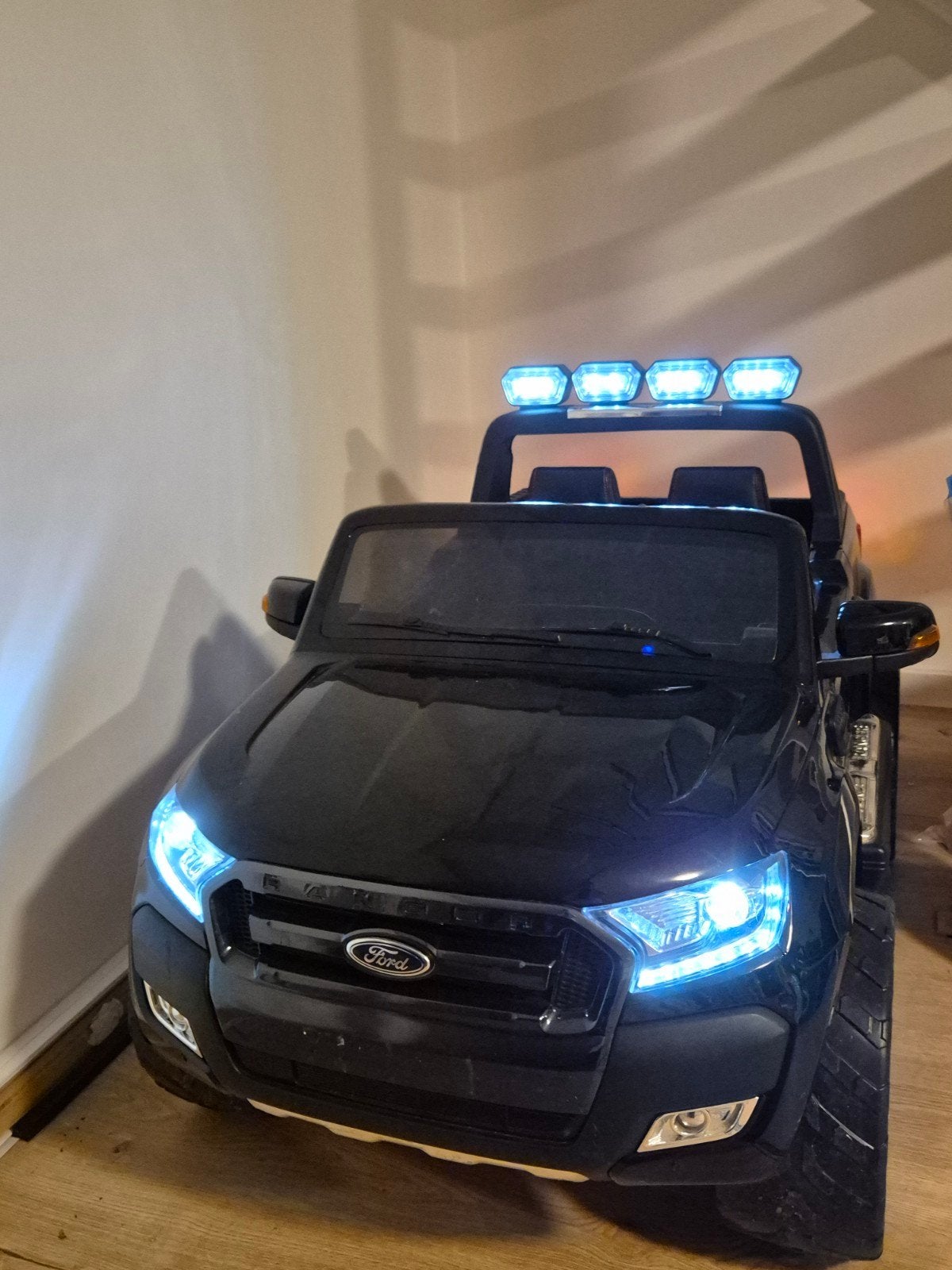 Elektrische kinderauto Ford Ranger met defect stuur, Ophalen, Gebruikt