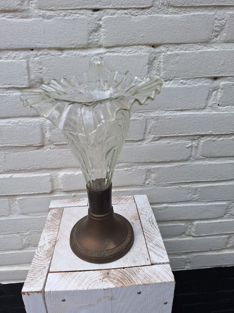Decoratieve glazen vaas/schaal op koperen voet, Antiek en Kunst, Ophalen, Koper
